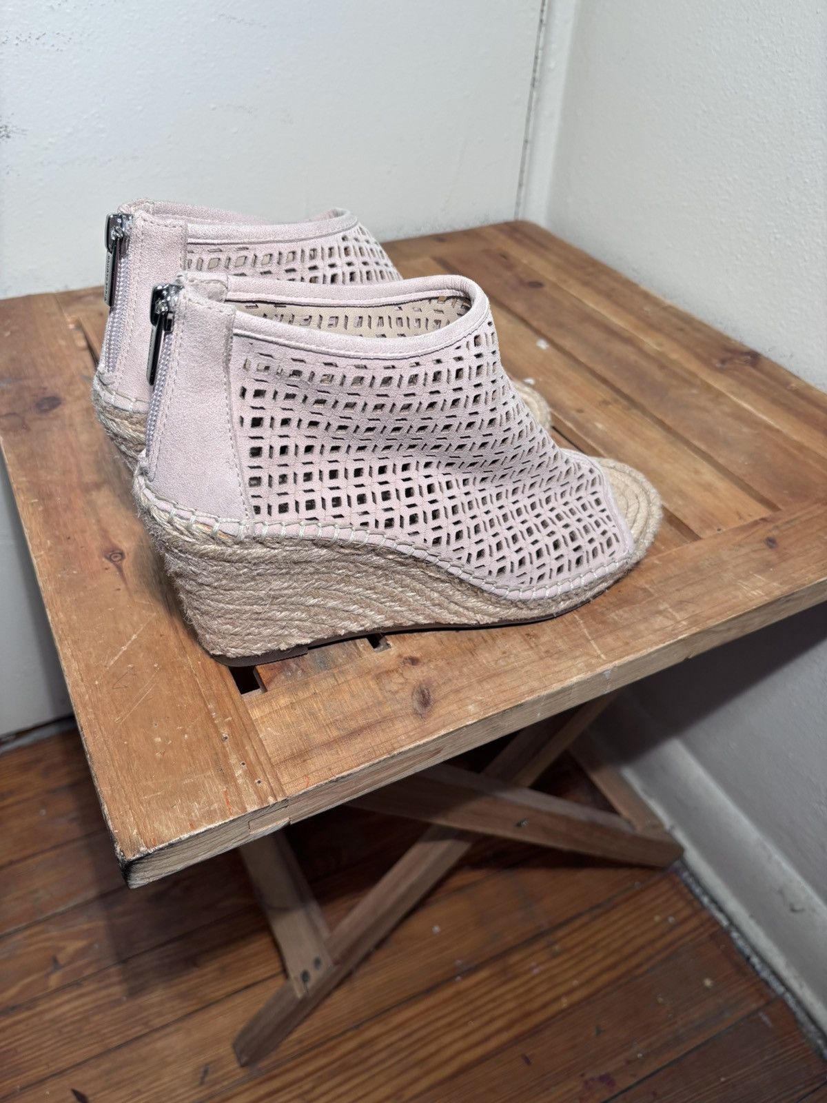 Vince Camuto Vince Camuto Cutout Wedge Sandals Size US 7.5 / IT 37.5 - 3 Thumbnail