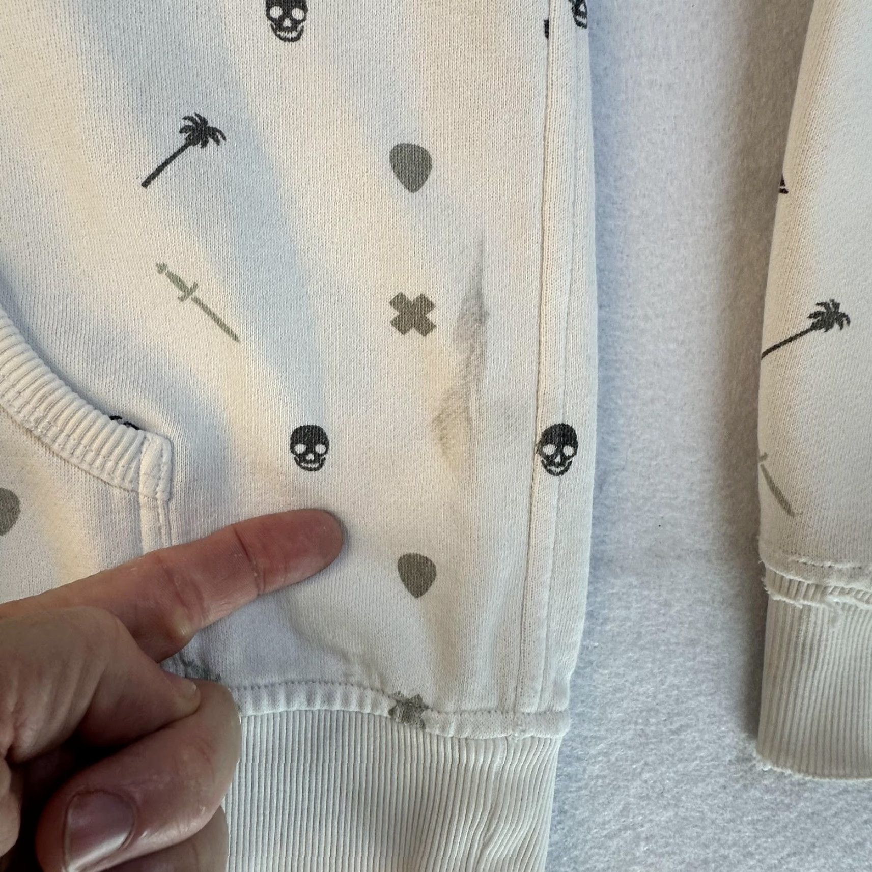 Quiksilver Quiksilver Hoodie Mens Medium White Full Zip Skull Palm Tree Sword Graphic Skate Shirt Size US M / EU 48-50 / 2 - 5 Thumbnail