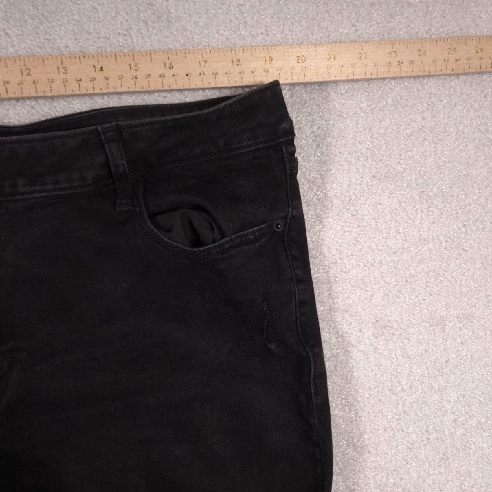 Old Navy Old Navy Rockstar Super Skinny Jeans Womens 20 Black Distressed Raw Hem Capri Size 42" / US 20 - 6 Thumbnail