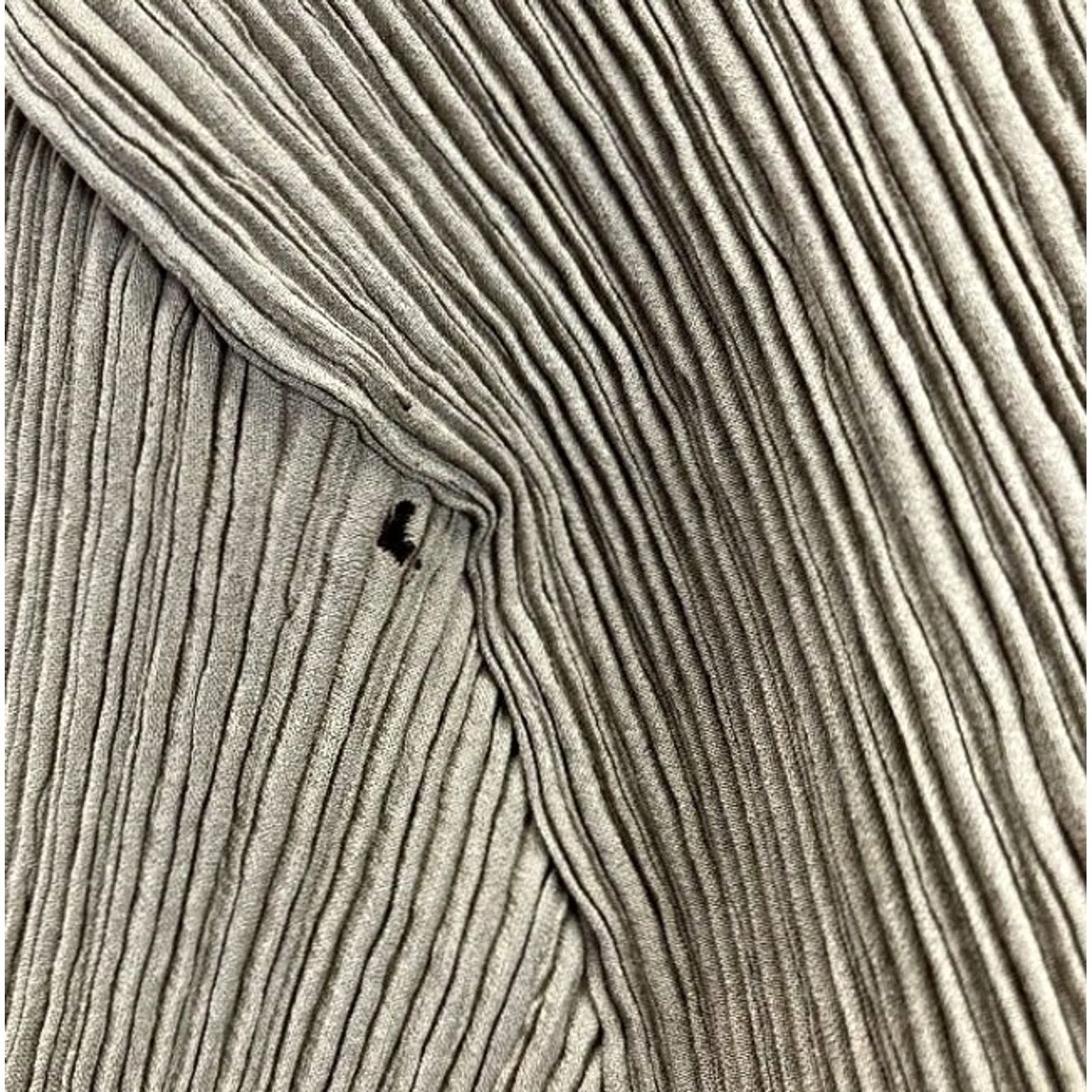 Issey Miyake New title: ISSEY MIYAKE men'S long-sleeve knit top polyester solid pleated size M USED Size US M / EU 48-50 / 2 - 3 Thumbnail
