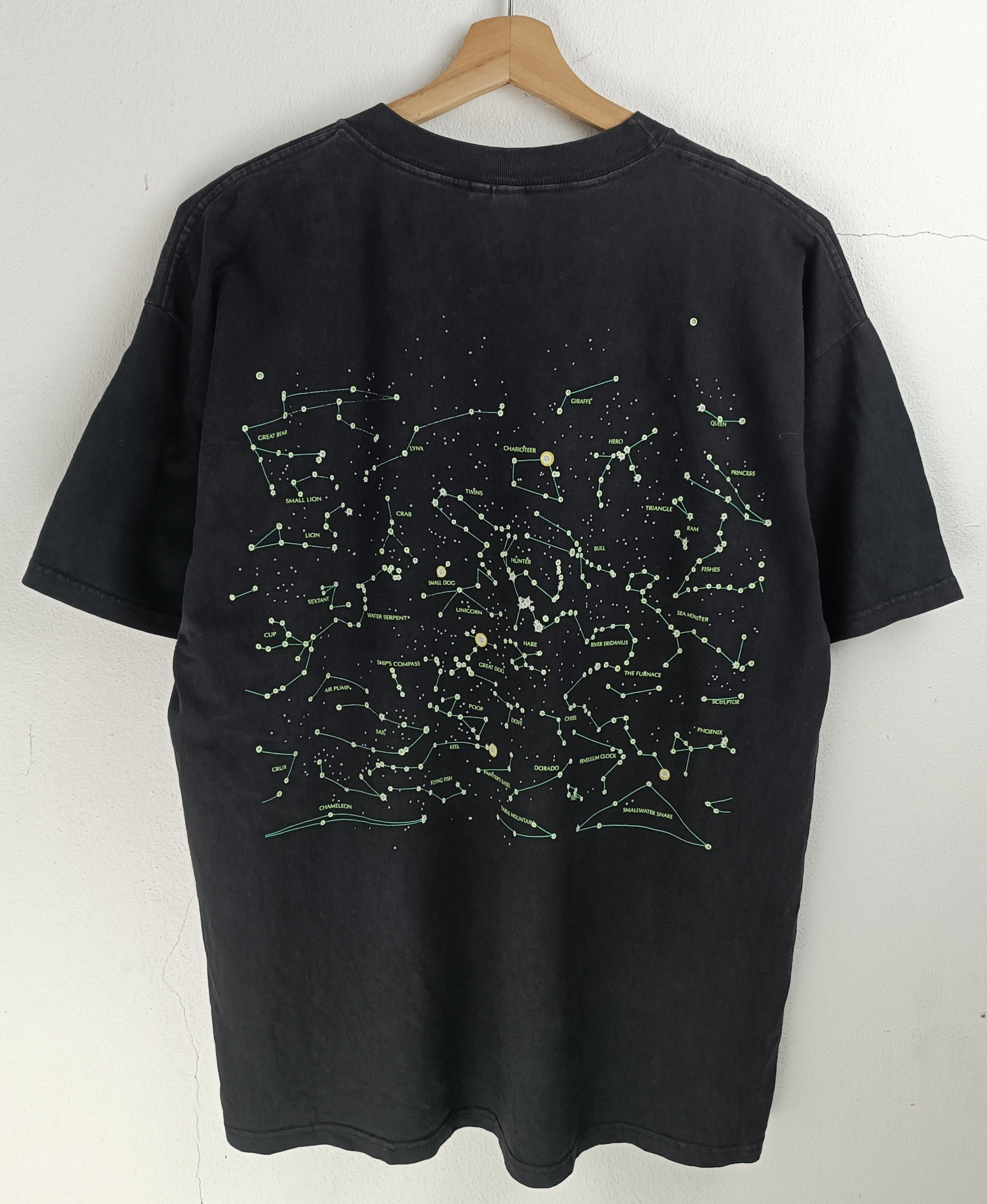 Vintage VINTAGE 90'S HEAVENLY BODIES STARS UNIVERSE BOOKS VERY RARE Size US XL / EU 56 / 4 - 4 Thumbnail