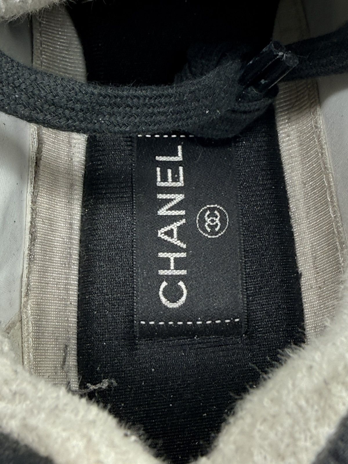 Chanel Size 8 - Chanel Sneaker Black White Size US 8 / EU 41 - 8 Thumbnail