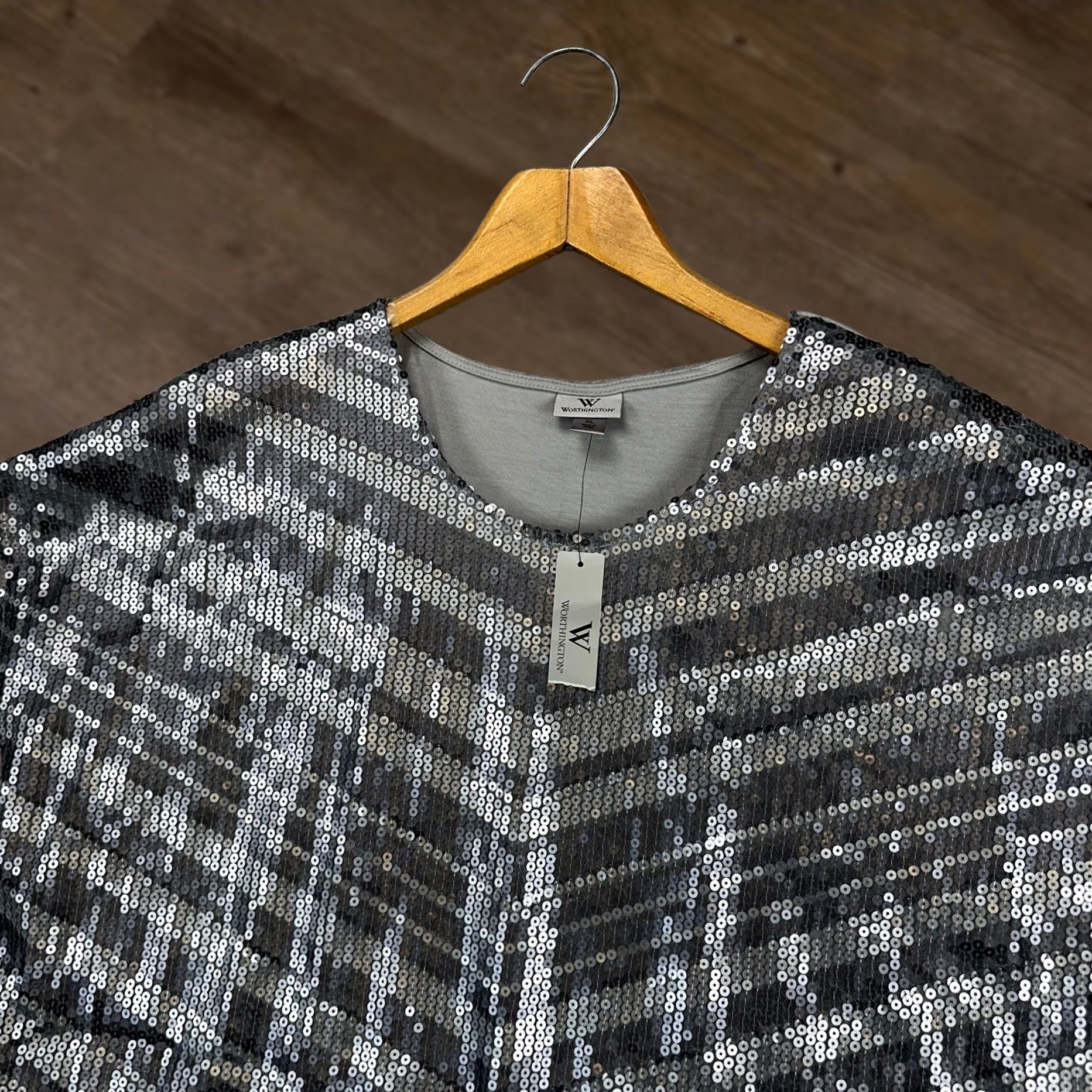 Worthington Worthington Blouse Shirt Womens XL Gray Striped Sleeveless Crewneck Vintage? No, Not Vintage Shirt Womens XL Gray Striped Sleeveless Crewneck NEW Size XL / US 12-14 / IT 48-50 - 1 Thumbnail