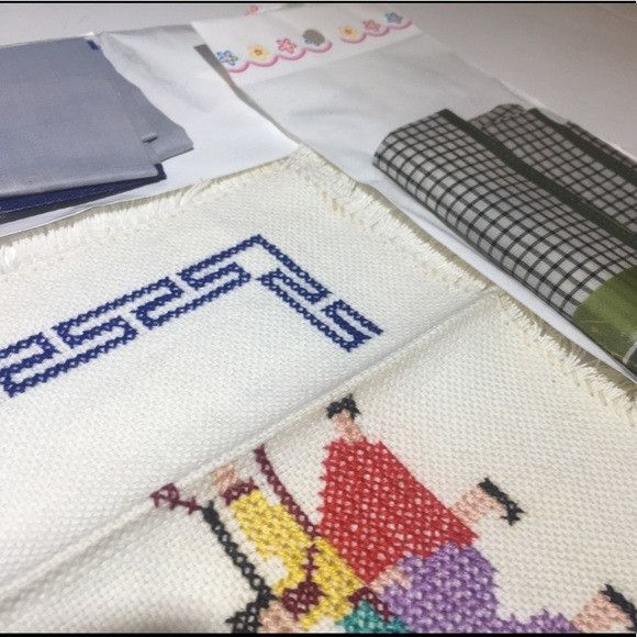 Vintage Vintage lot of 4 handkerchiefs and runner Size ONE SIZE - 7 Thumbnail