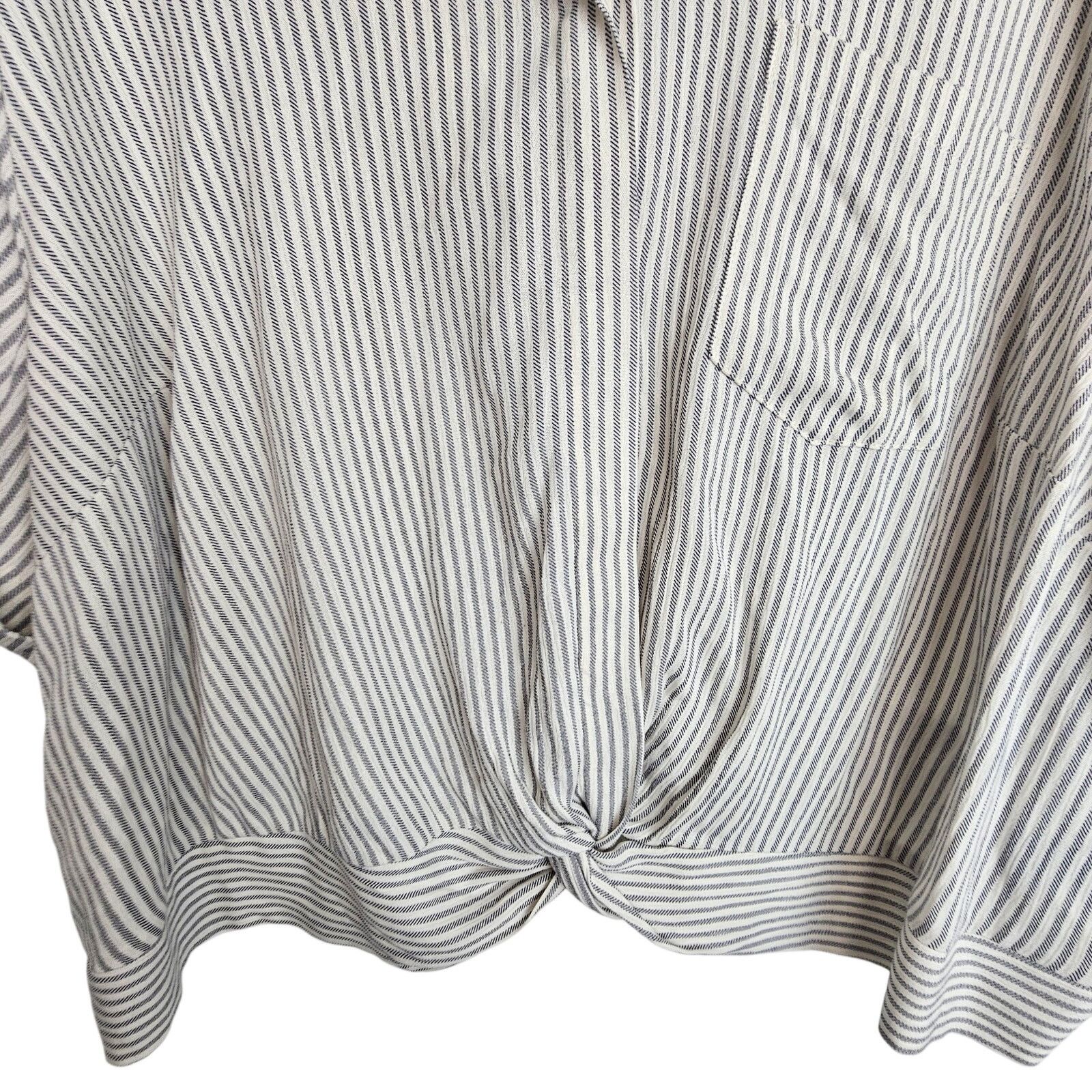 Torrid Torrid Womens Striped Crinkle Gauze Twist Front Button Shirt Size 3XL / US 20-22 - 4 Thumbnail
