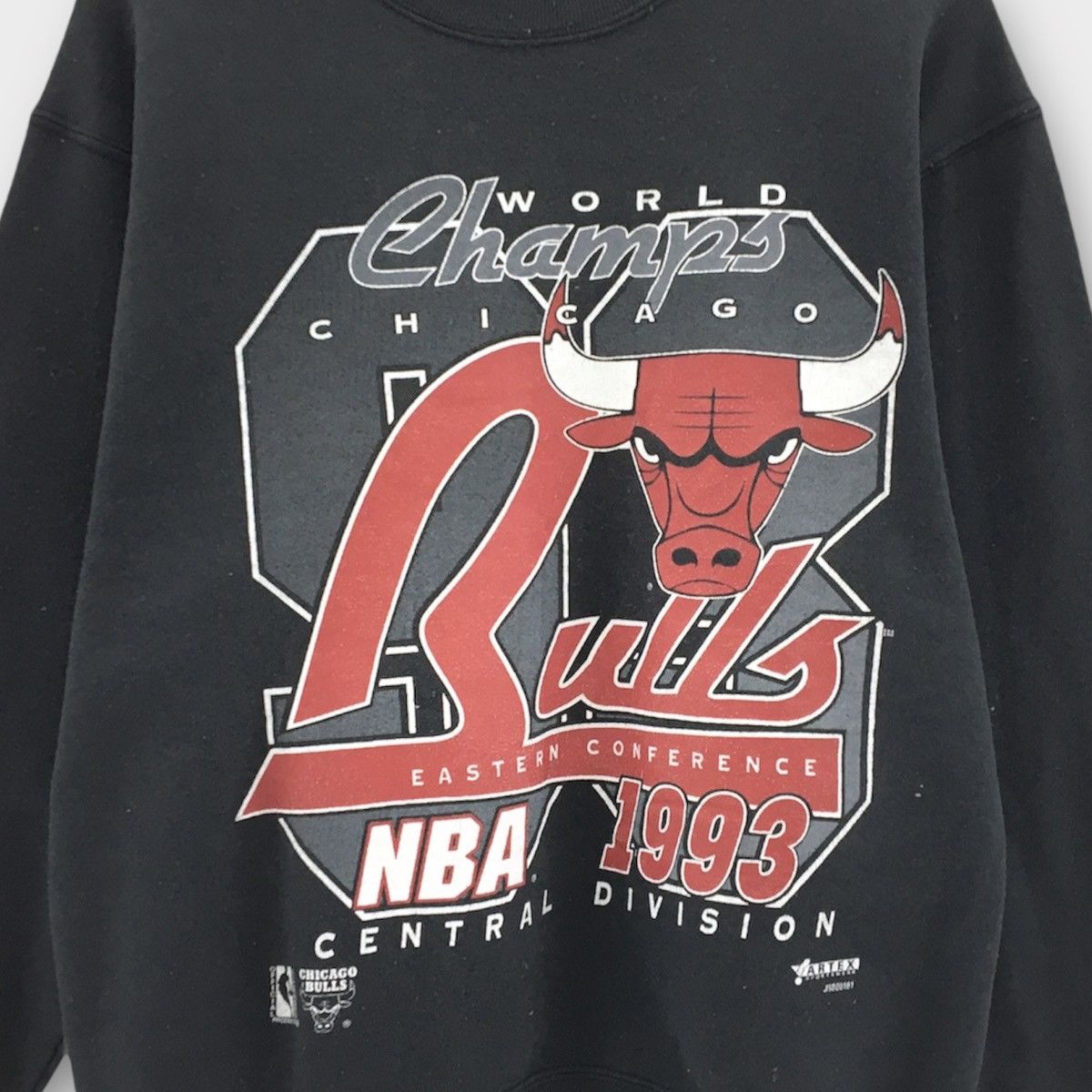 NBA RARE! WORLD CHAMPS 1993 CHICAGO BULLS SWEATSHIRT BASKETBALL Size US M / EU 48-50 / 2 - 3 Thumbnail