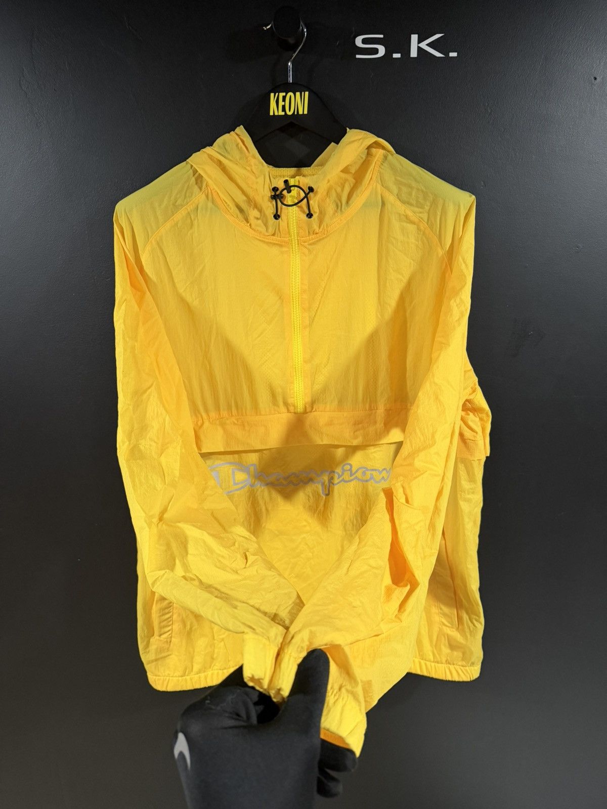 Vintage 2010s Vintage Champion Yellow Nylon Hooded Windbreaker XL Size US XL / EU 56 / 4 - 5 Thumbnail