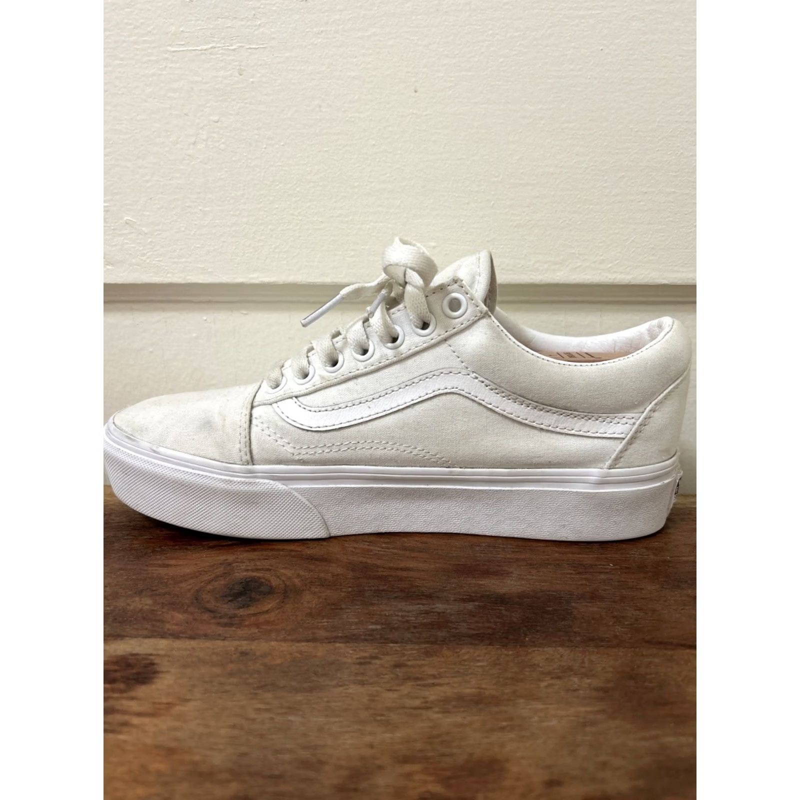 Vans VANS Old Skool Sneaker White Canvas Mens 7 / Womens 8.5 Skateboarding Shoes 721356 Size US 6 / IT 36 - 7 Thumbnail