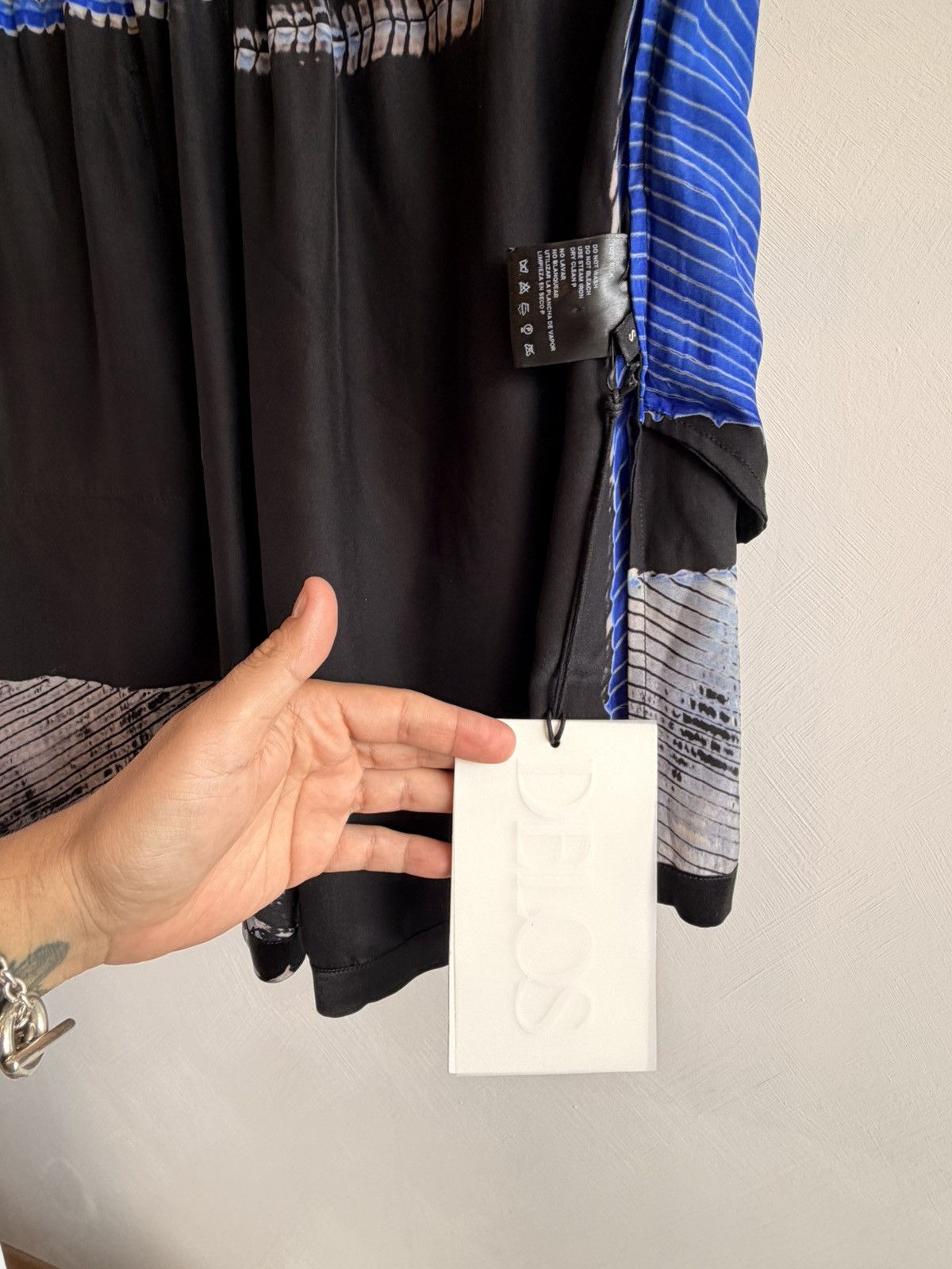 Other DELOS Printed Silk Short Black And Blue Abstract Size S Size 28" / US 6 / IT 42 - 11 Thumbnail