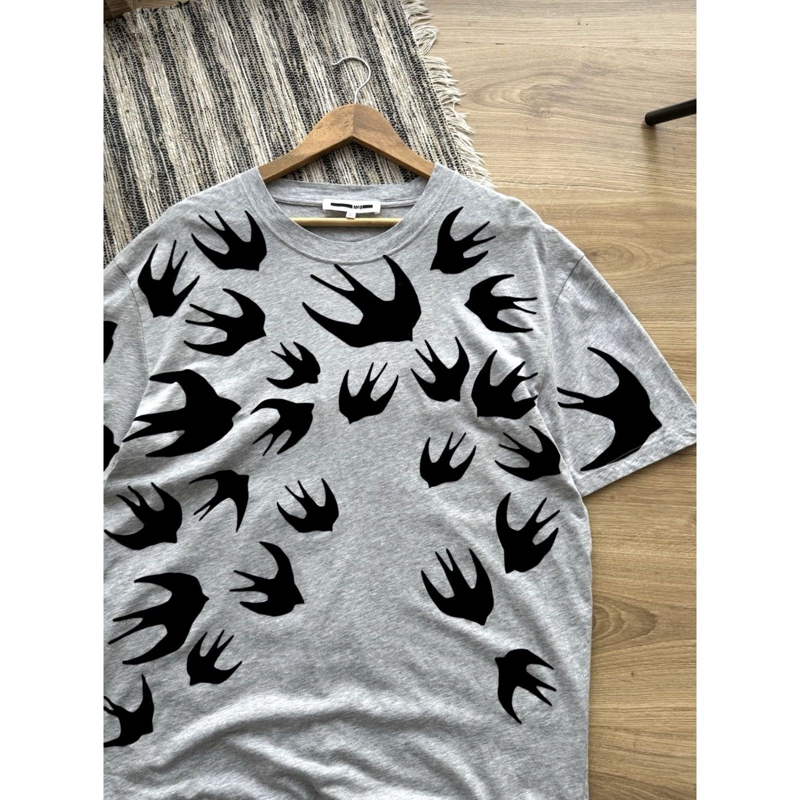 Alexander McQueen VINTAGE Alexander McQueen Swallow Bird All Over Print Gray T Shirt L Men Size US L / EU 52-54 / 3 - 3 Thumbnail