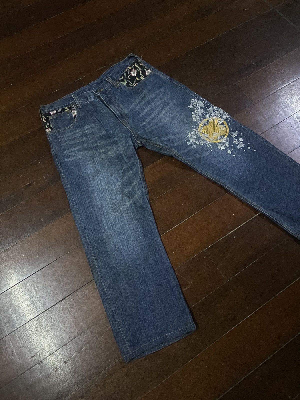 Japanese Brand Fire 🔥 Karakuri tamashi embroidered flower SUKARJAN JEANS Size US 37 - 2 Thumbnail