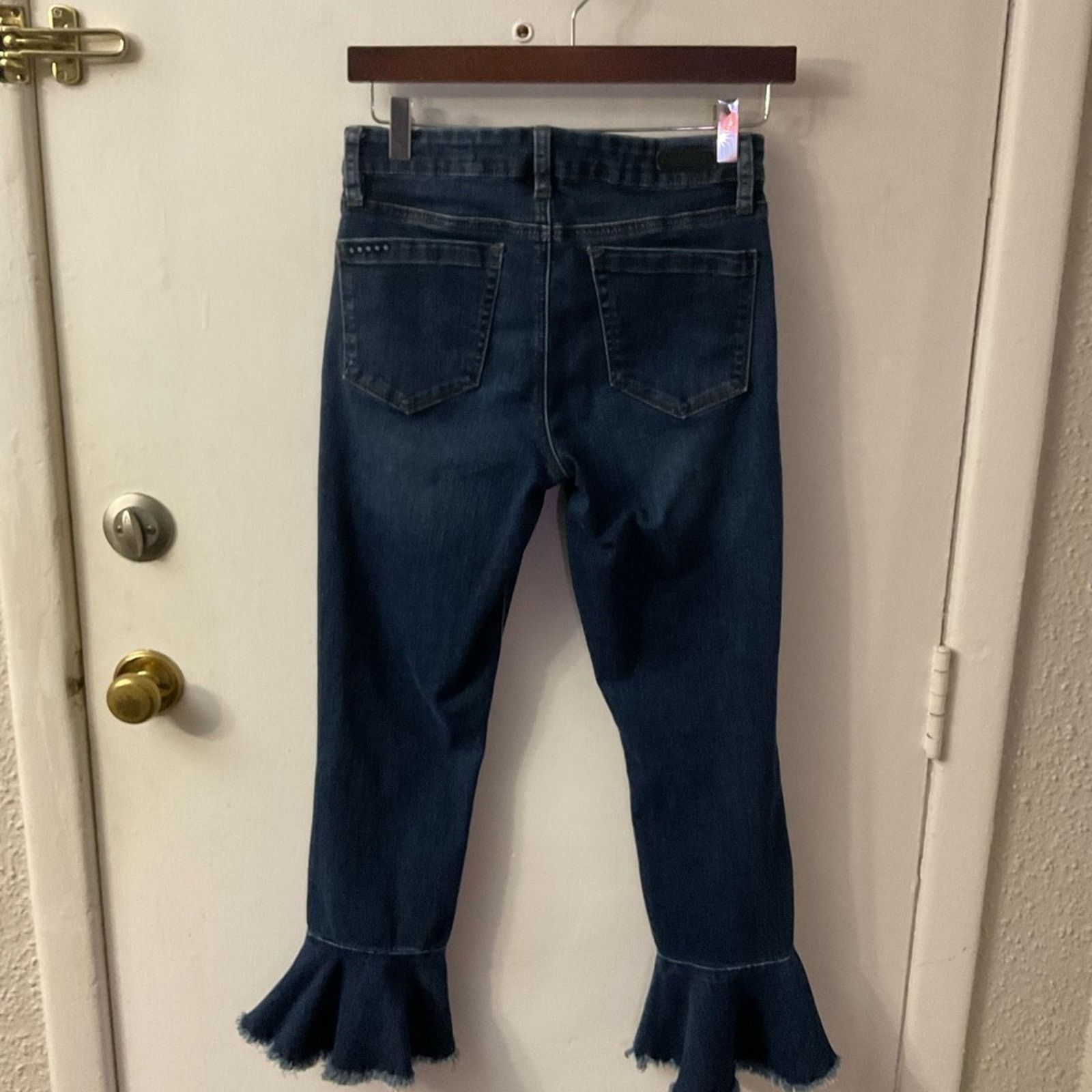 BLANKNYC Blank NYC Fancy That Raw Hem Ruffle Crop Ankle Jean 27 Size 27" / US 4 / IT 40 - 2 Thumbnail