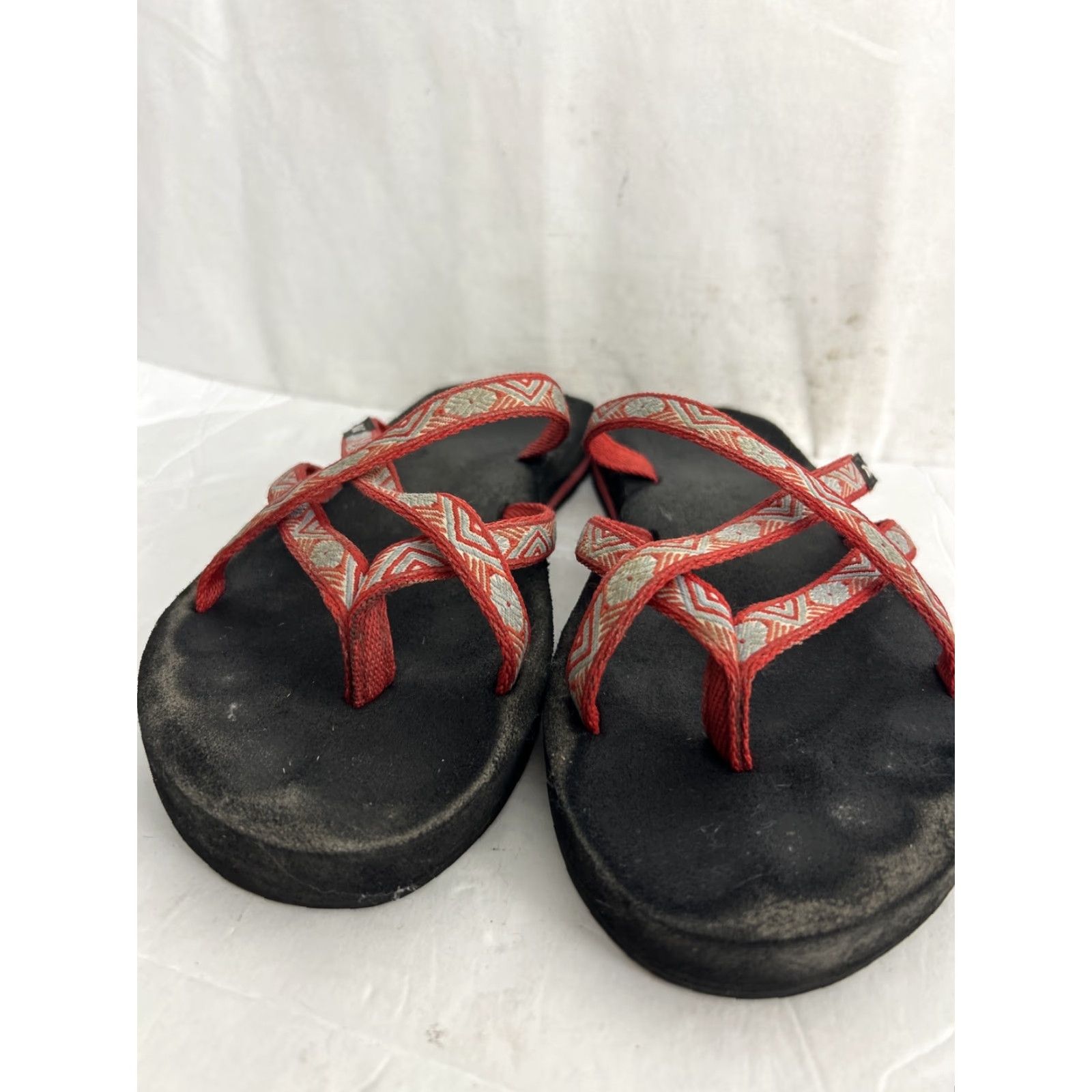 Teva Teva Olowahu Isla Red Sandal Women's Slip On Thong Geometric Cushioned Toe Strap 9m Bristol 84 Size US 7 / IT 37 - 5 Thumbnail