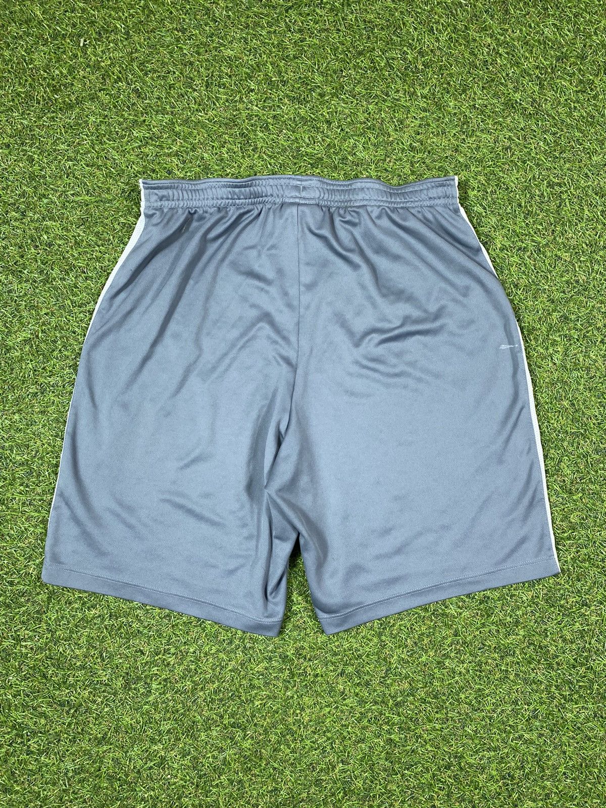 Nike Vintage Nike shorts streetwear y2k swoosh size M Size US 32 / EU 48 - 3 Thumbnail