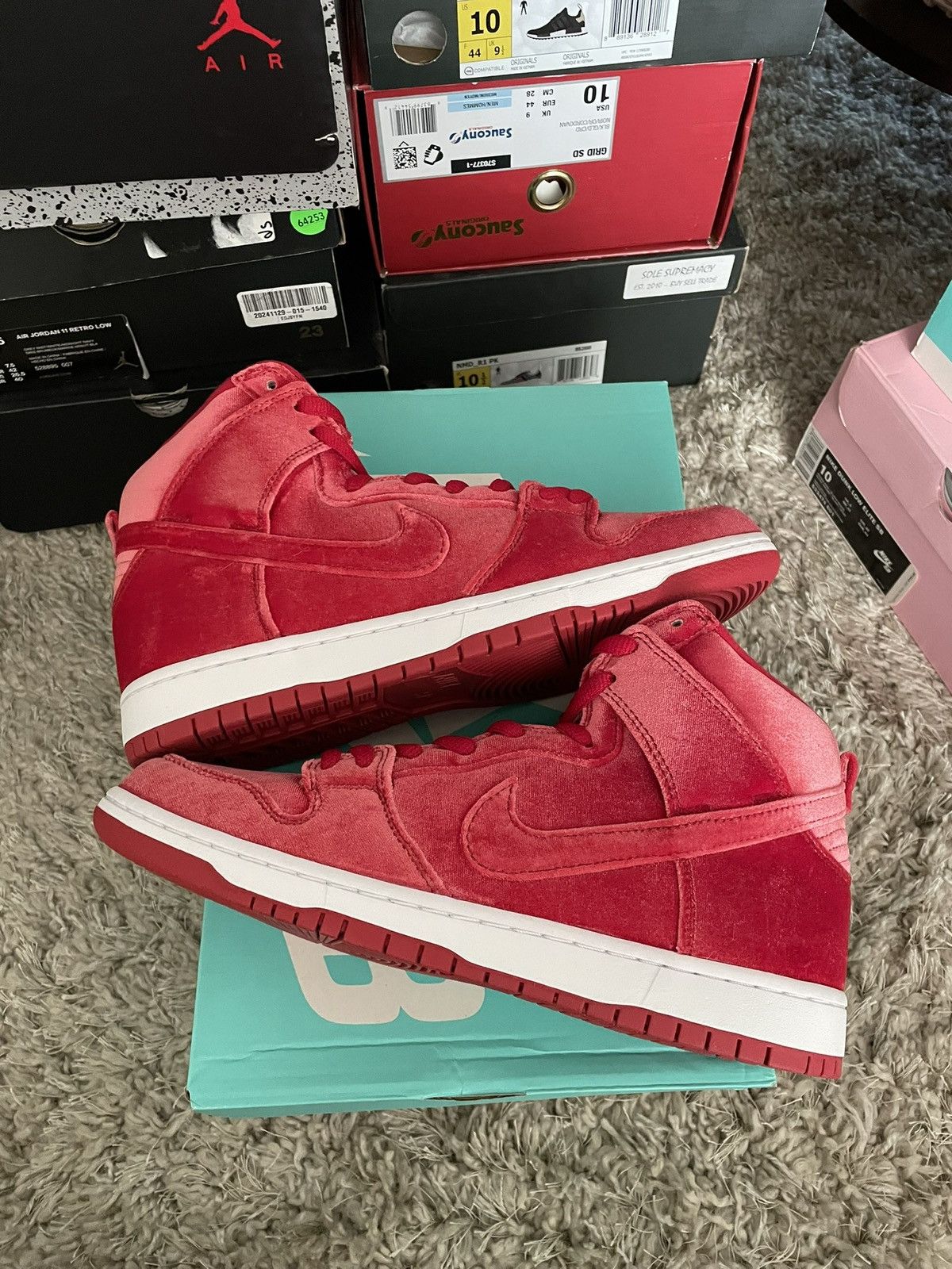 Nike SB Nike SB Dunk High PRM ‘Red Velvet’ Size US 10 / EU 43 - 2 Thumbnail