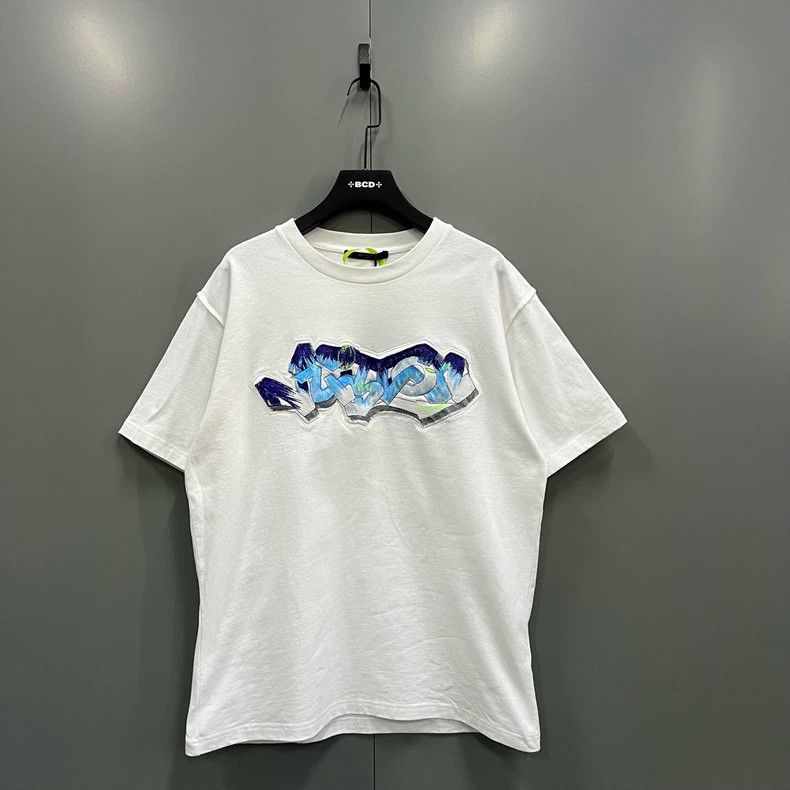 Louis Vuitton Louis Vuitton Embossed monogram embroidered short sleeve 25 Size US XL / EU 56 / 4 - 4 Thumbnail