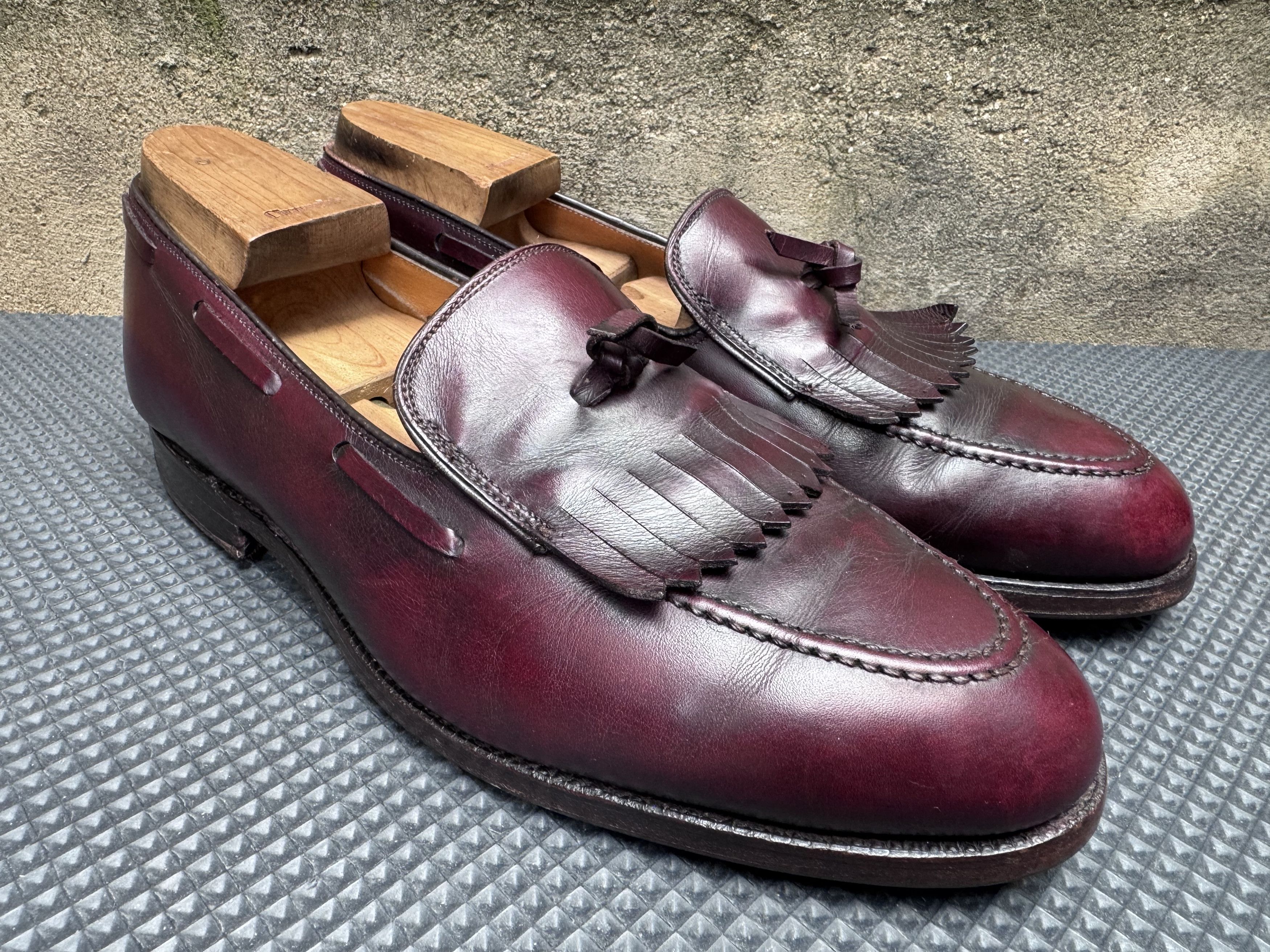 Alden Alden 673 Burgandy Leather Kiltie Tassel Loafer Golf Size US 9 / EU 42 - 3 Thumbnail