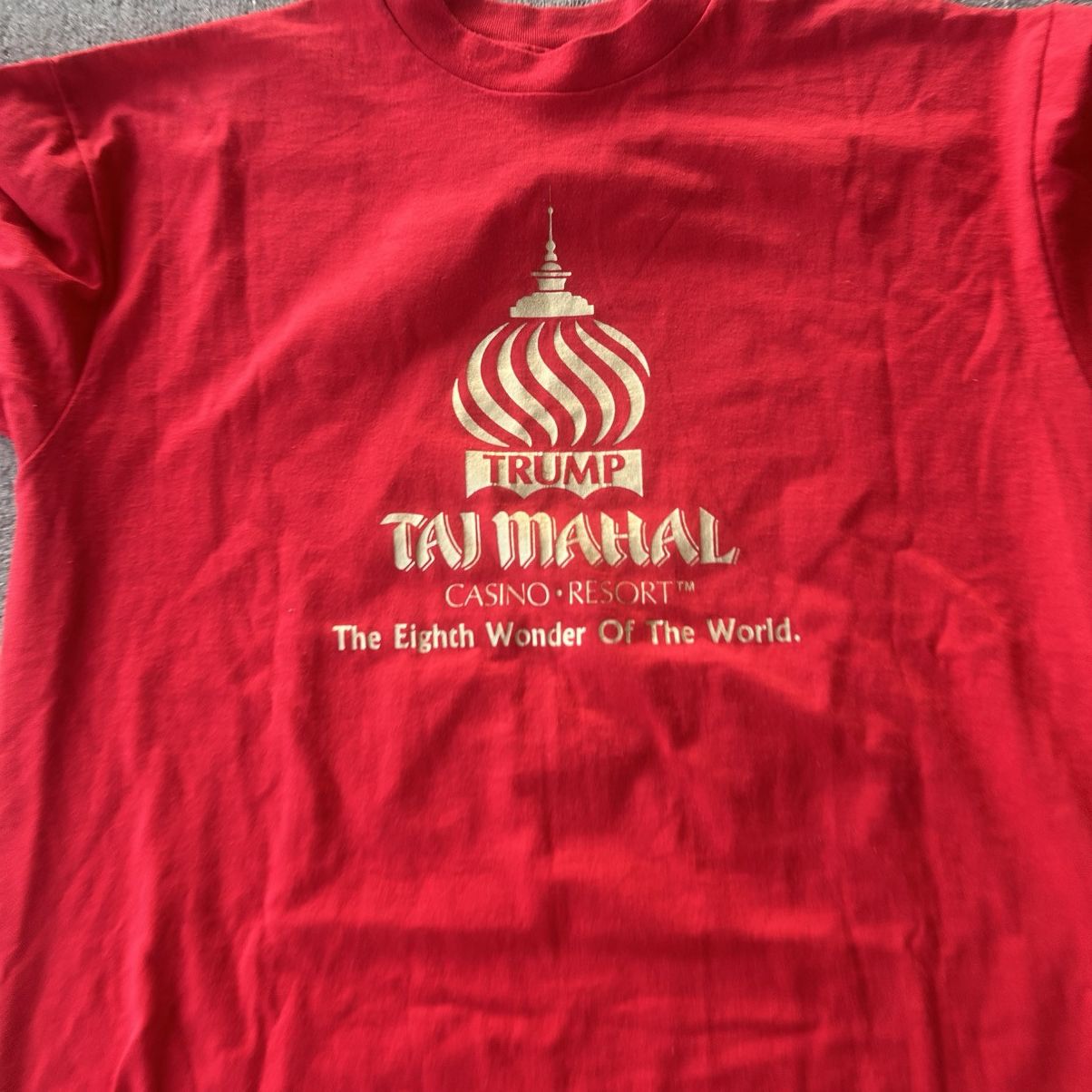 Hanes × Vintage 1980s Trump Taj Mahal Casino t shirt Size US XL / EU 56 / 4 - 2 Thumbnail