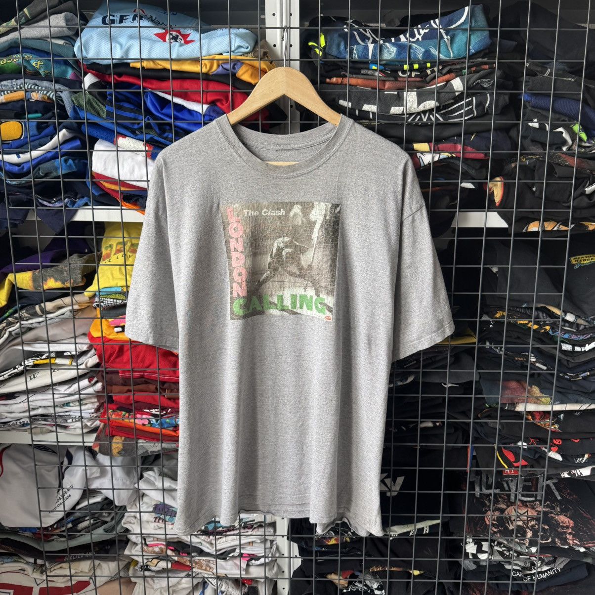 Band Tees Vintage 2004 The Clash London Calling Punk Band T-shirt Size US XL / EU 56 / 4 - 1 Thumbnail