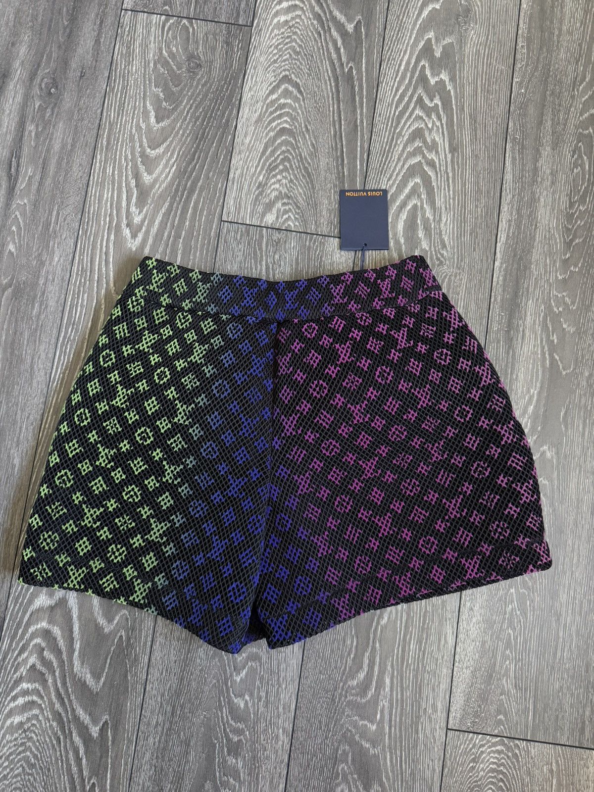 Louis Vuitton louis vuitton rainbow gradient monogram mesh shorts Size US 32 / EU 48 - 2 Thumbnail
