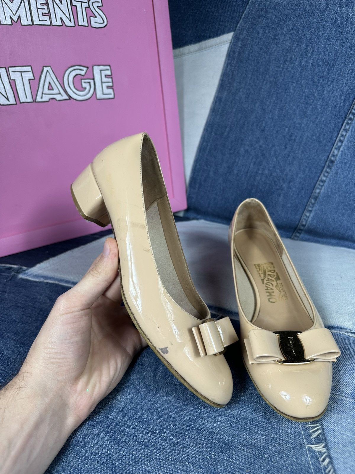Salvatore Ferragamo Salvatore Ferragamo Vara Pump Heel Bow Beige Patent Leather Size US 6.5 / IT 36.5 - 10 Thumbnail