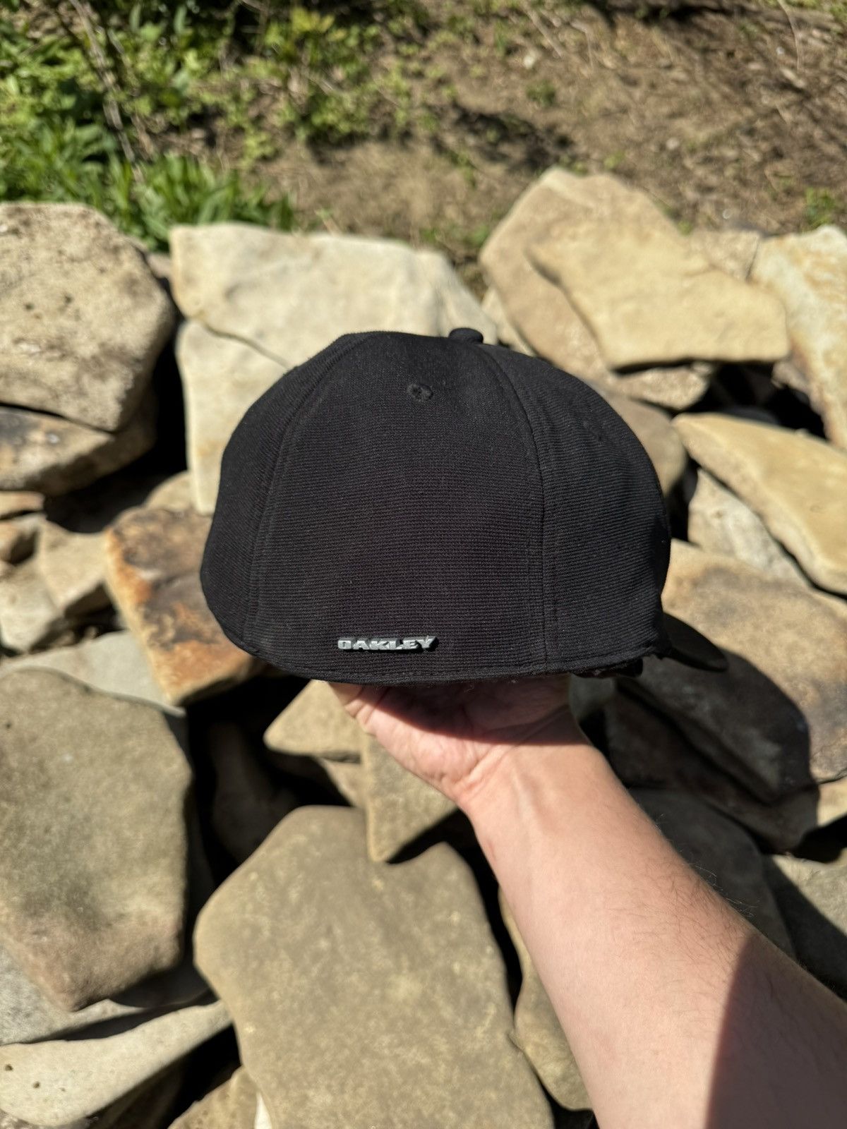 Vintage Vintage Oakley Metal logo Y2k Cap Size ONE SIZE - 4 Thumbnail