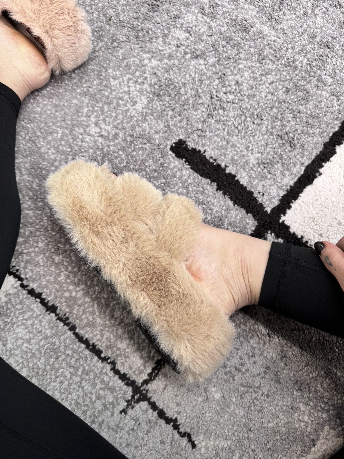 NBDN Nobrandedon Pantofole Platform in pelliccia sintetica Size US 6.5 / IT 36.5 - 2 Thumbnail