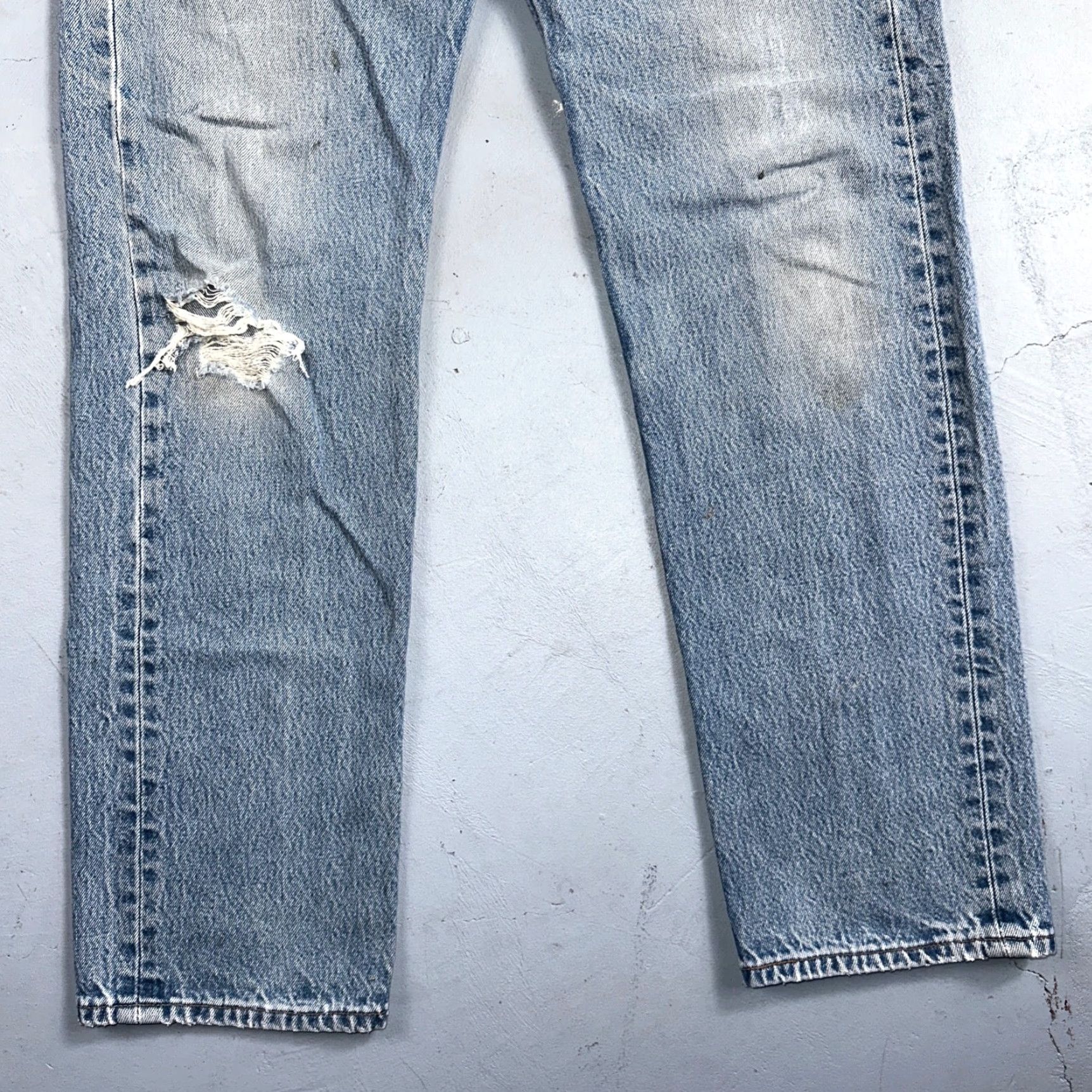 Levi's VINTAGE Levi's 501 Jeans Men 34x36 Light Blue Denim Straight 90s 34 36 Mens Regular Comfort Binary? Size US 34 / EU 50 - 3 Thumbnail