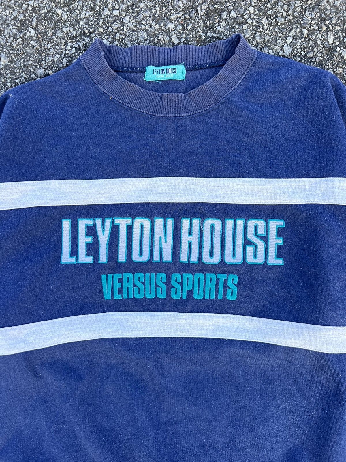 Japanese Brand × Vintage Vintage Sweatshir Leyton House Versus Sports Spell Out Size US L / EU 52-54 / 3 - 3 Thumbnail