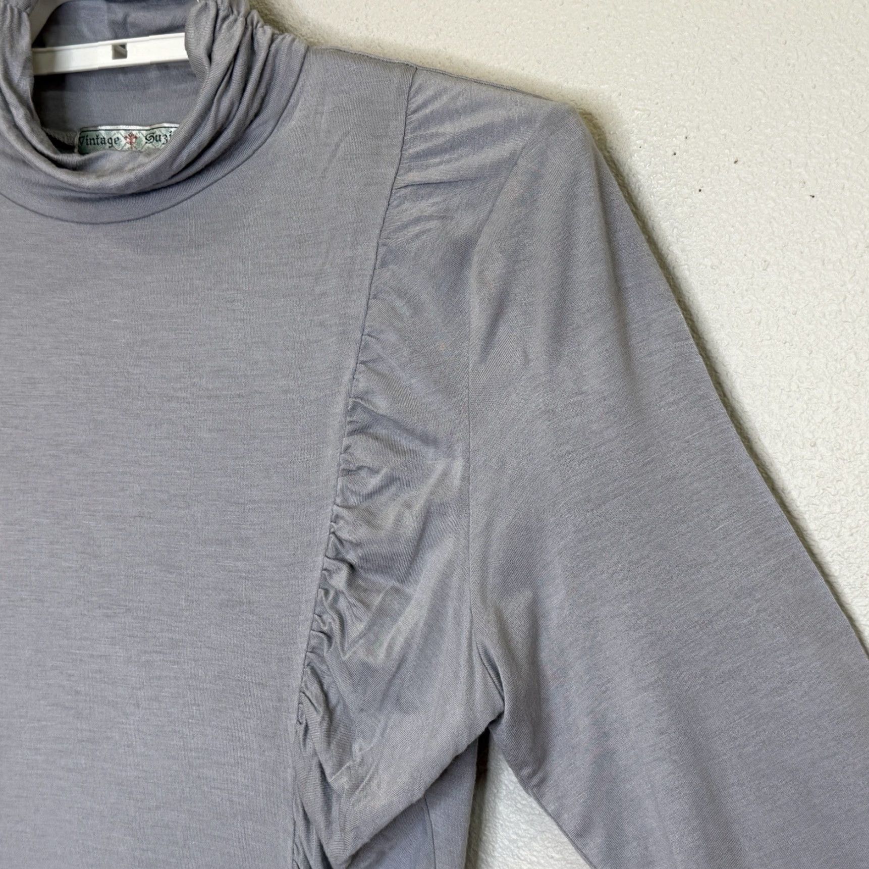 Vintage VINTAGE Suzie Ruched Top Womens L Light Gray Turtleneck 3/4 Sleeve Rayon Spandex Stretch Blouse Size L / US 10 / IT 46 - 3 Thumbnail