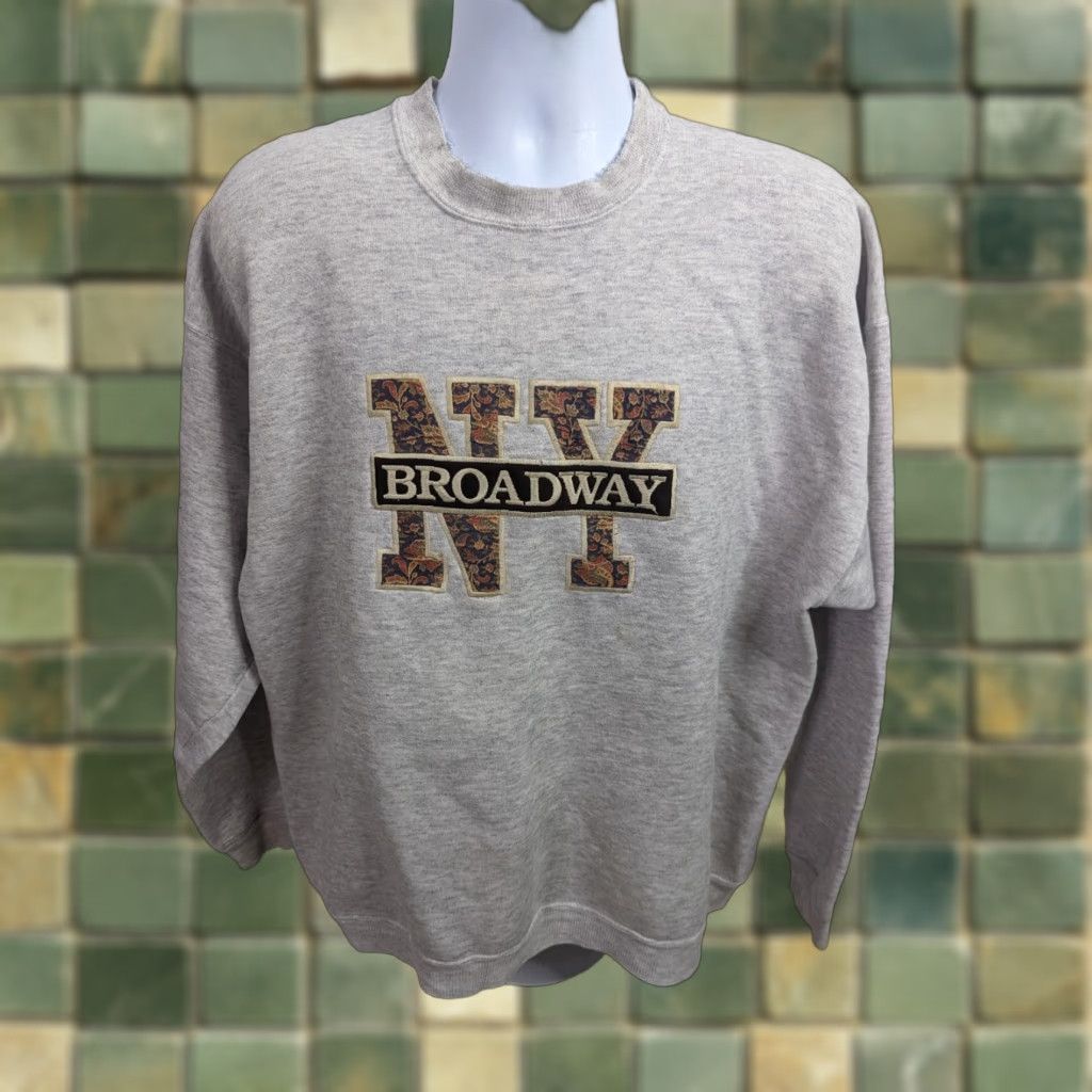 Hanes VINTAGE 90s New York City NY Broadway Sweatshirt Gray USA Hanes XL Crewneck Pullover Men Grade A Pit to Pit 26 Length 29 Size US XL / EU 56 / 4 - 1 Thumbnail