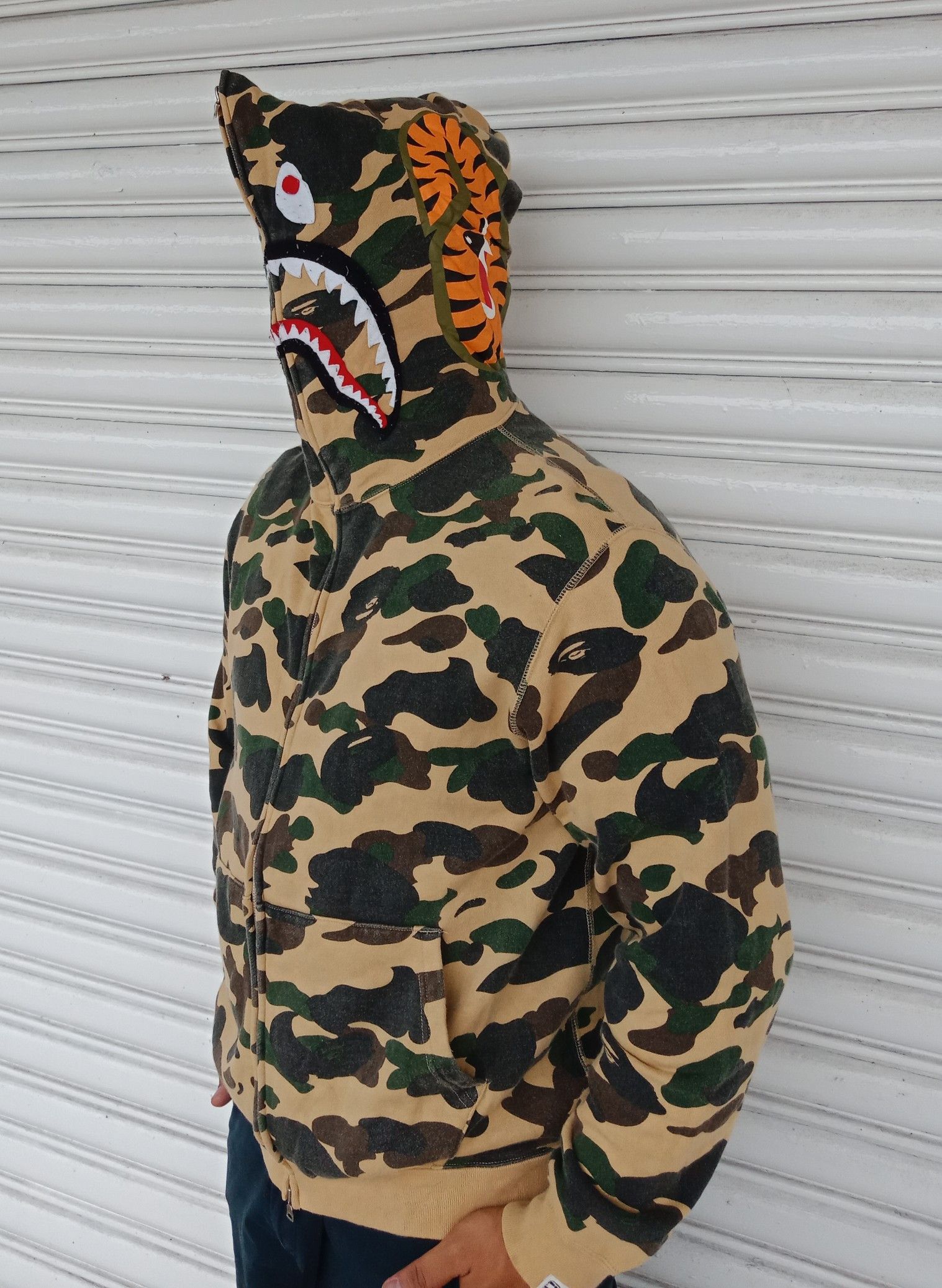 Bape Bape 1st Camo Shark Full Zip Hoodie Size US M / EU 48-50 / 2 - 3 Thumbnail
