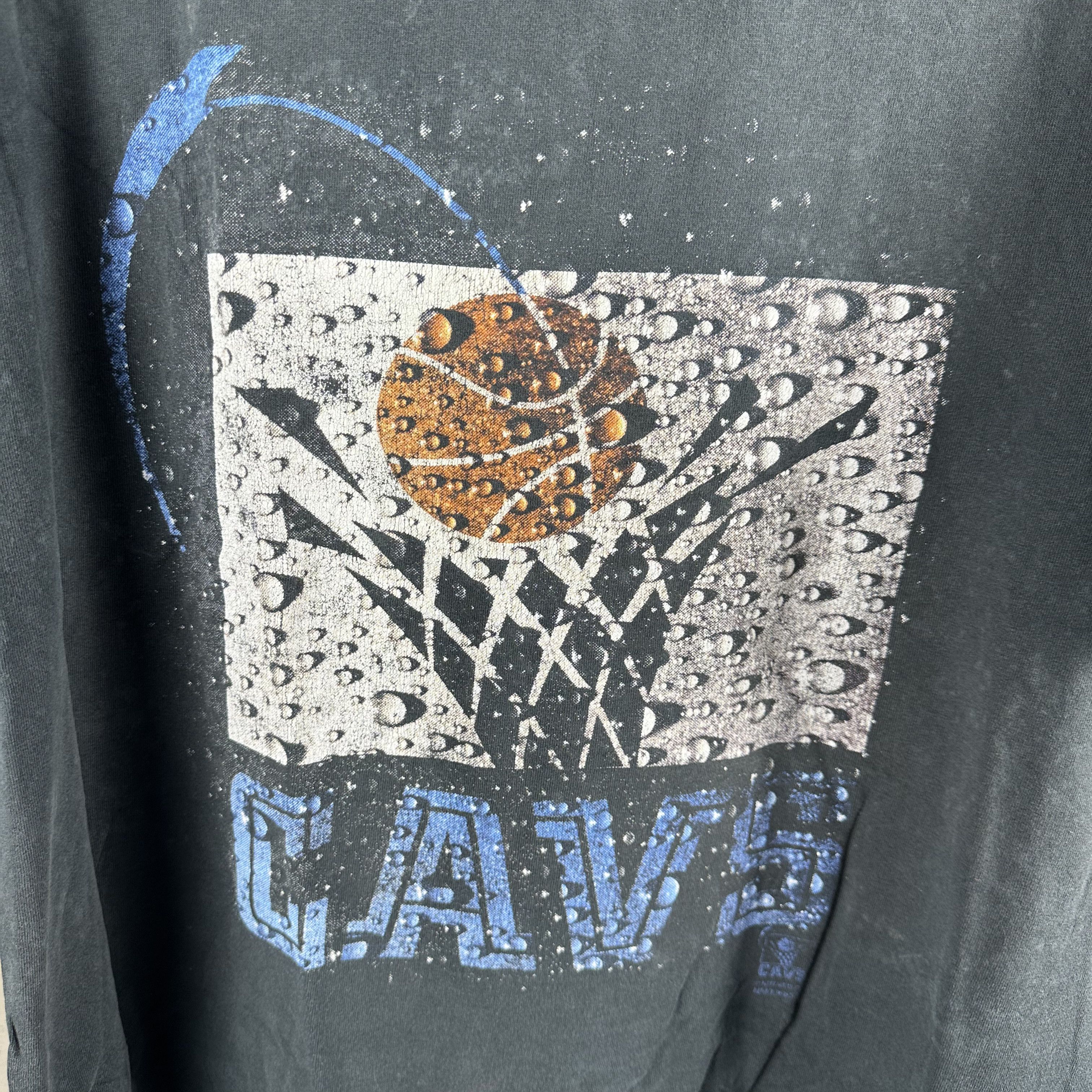 Vintage ​Vintage 90s Cleveland Cavaliers Basketball NBA T-shirt Size US XXL / EU 58 / 5 - 2 Thumbnail