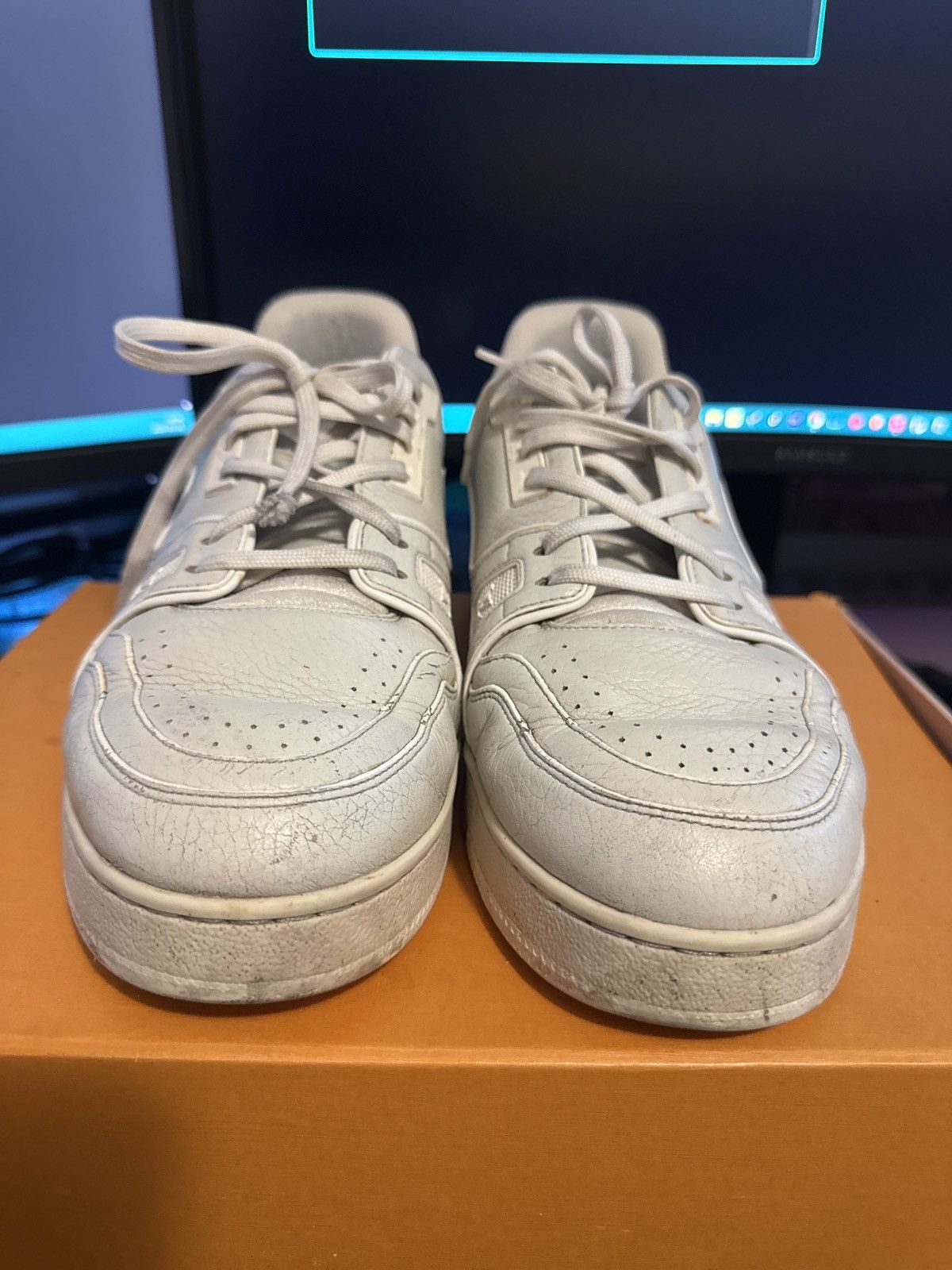 Louis Vuitton Louis Vuitton OG Trainer Gray/White/Orange LV9 Size US 9 / EU 42 - 6 Thumbnail