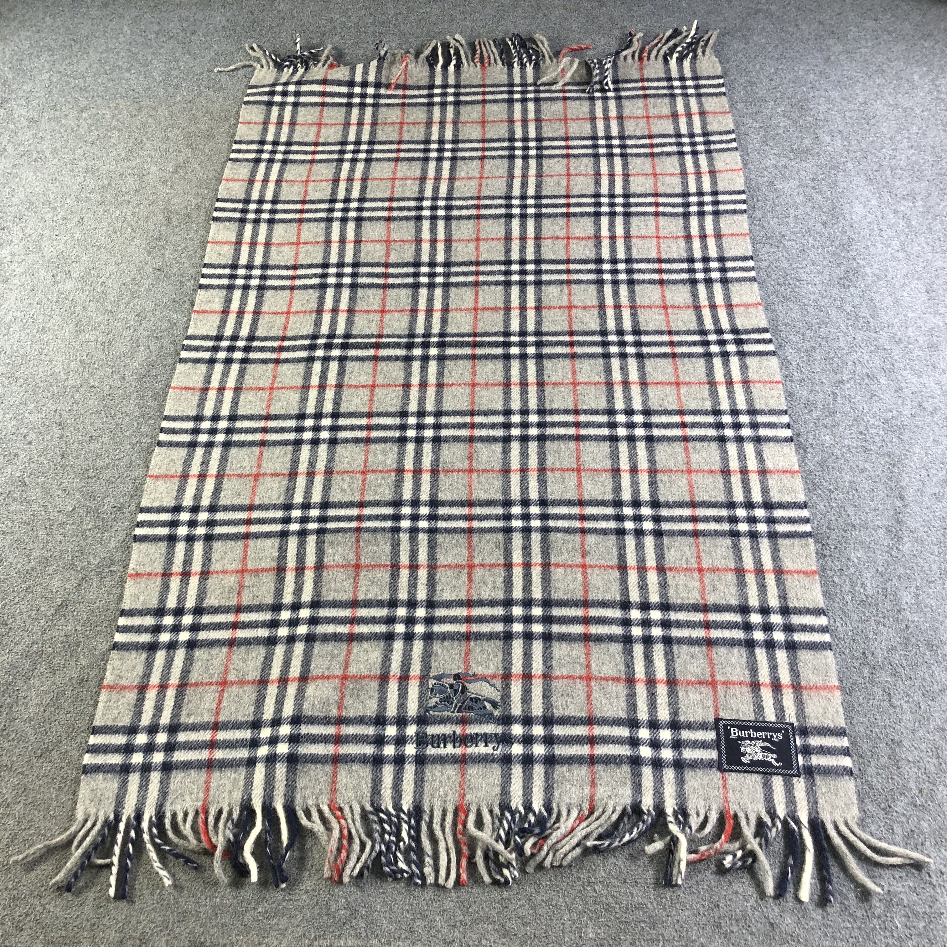 Burberry Burberrys Nova Check Grey Wool Blanket Scarf V2528 Size ONE SIZE - 1 Thumbnail