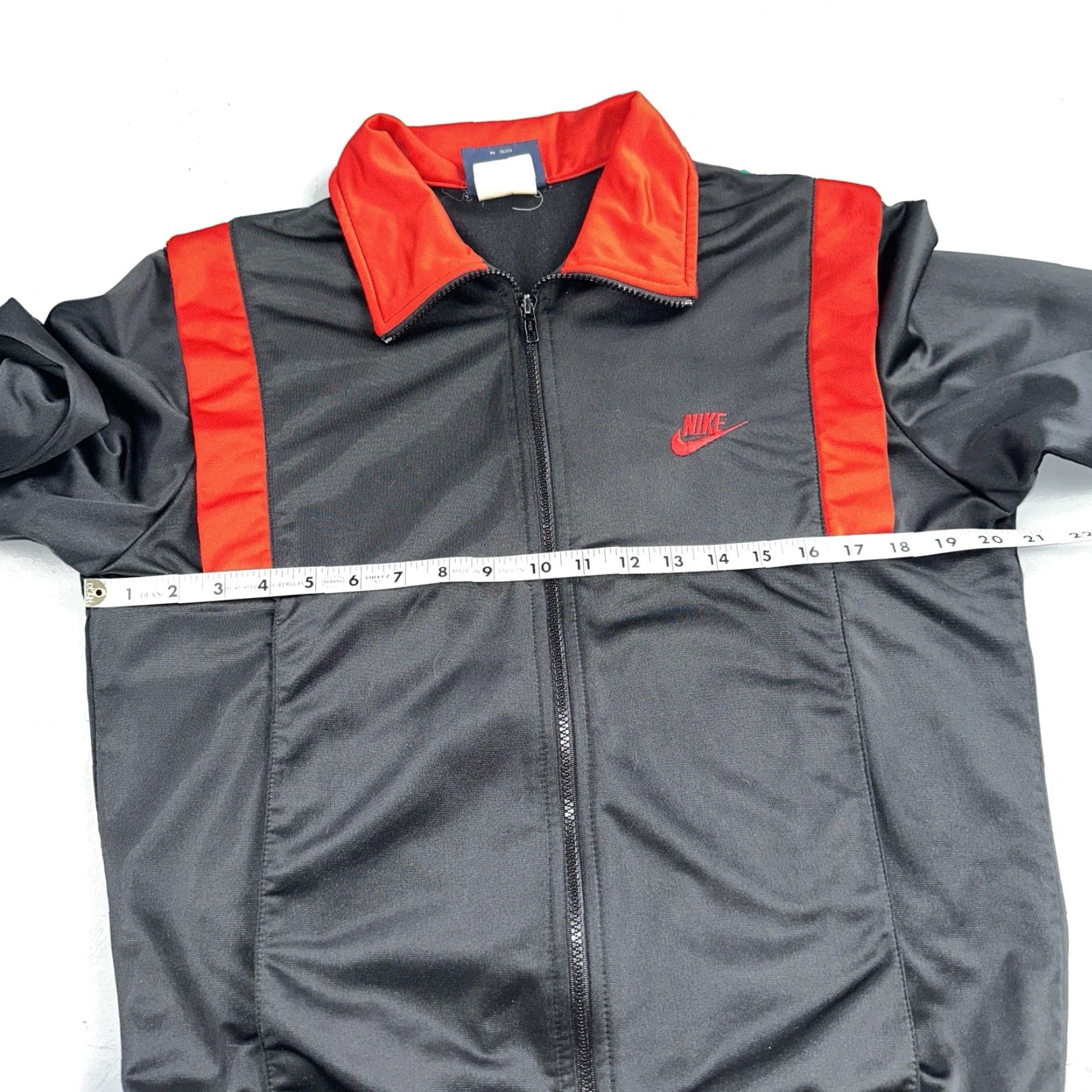 Nike VINTAGE Nike 1985 Air Jordan Jacket Bred Chicago L Black Red Poly Zip Track jacket Mens Size US L / EU 52-54 / 3 - 6 Thumbnail