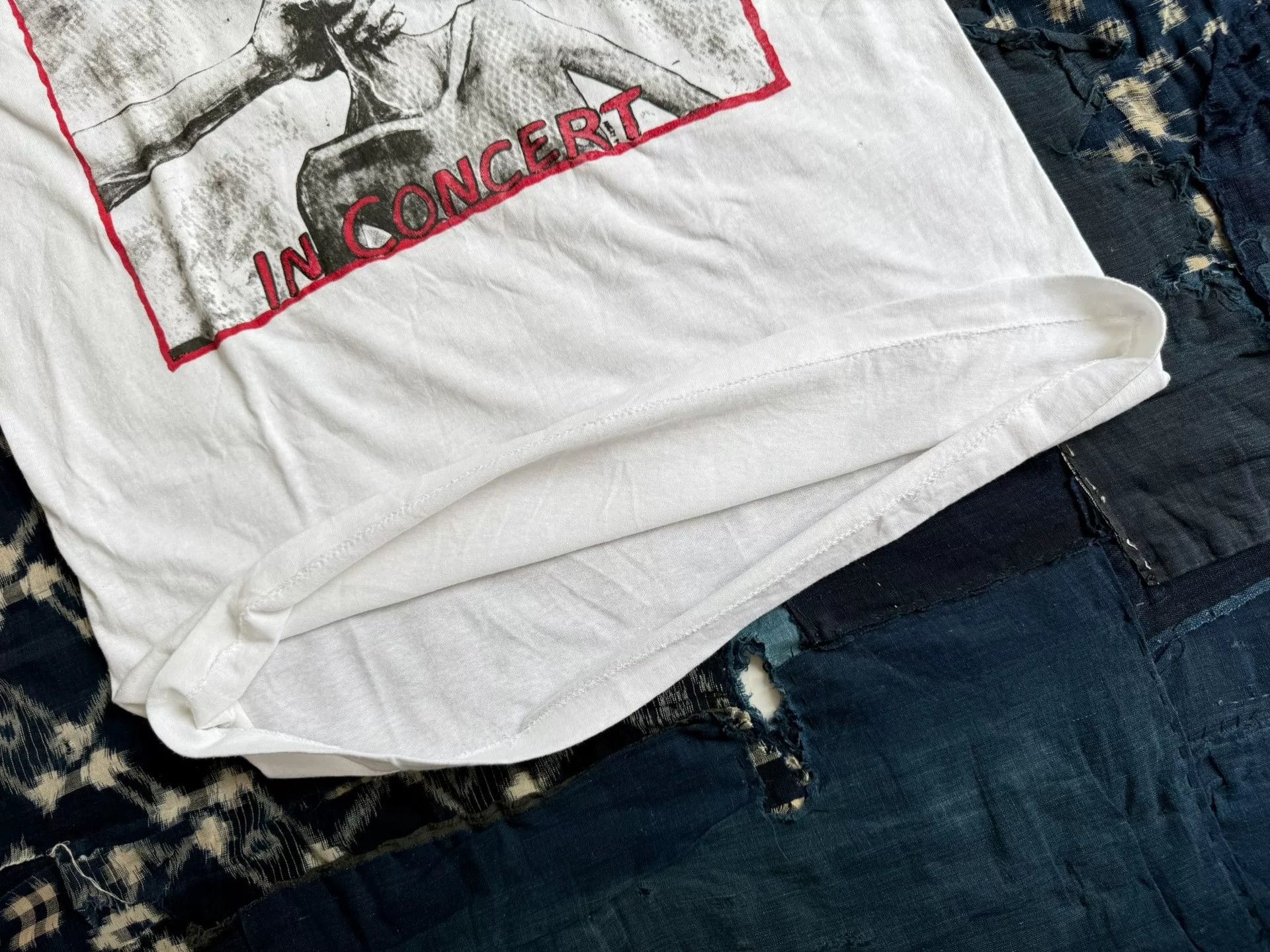 Vintage Vintage Dinosaur Jr Live Tour Tee Size US XXS / EU 40 - 8 Thumbnail