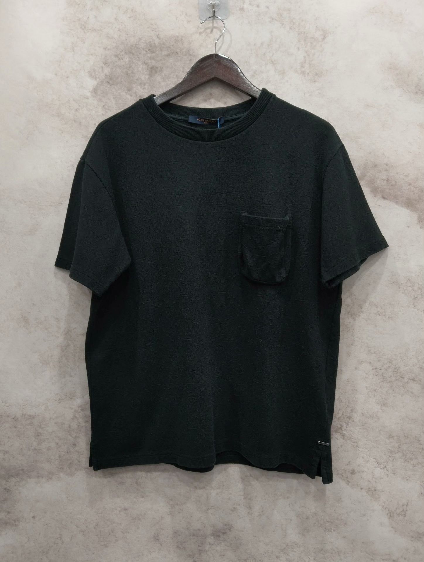 Louis Vuitton Louis Vuitton T-Shirt L Men Size US L / EU 52-54 / 3 - 1 Thumbnail