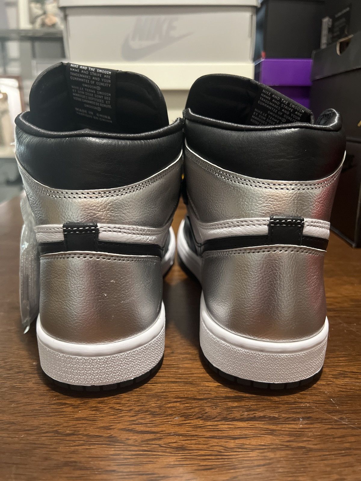 Jordan Brand Wmns Air Jordan 1 Retro High OG 'Silver Toe' Size US 10.5 / IT 40.5 - 6 Thumbnail