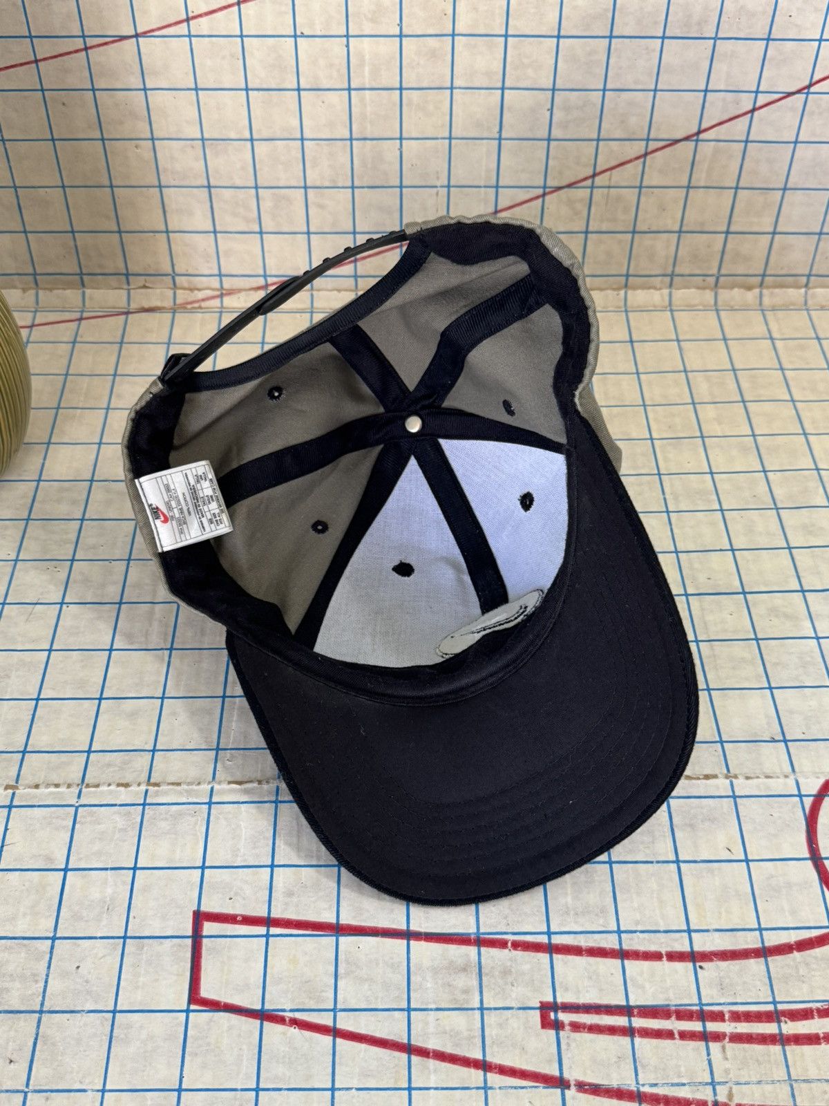 Nike Vintage 90’s White Tag Nike Beige and Black Snap Back Hat Size ONE SIZE - 10 Thumbnail