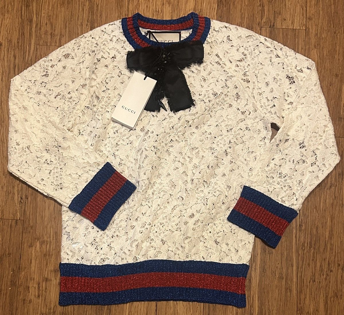 Gucci Gucci Lace Sweatshirt with Black Bow size S 457921-X5M12 Size S / US 4 / IT 40 - 1 Thumbnail
