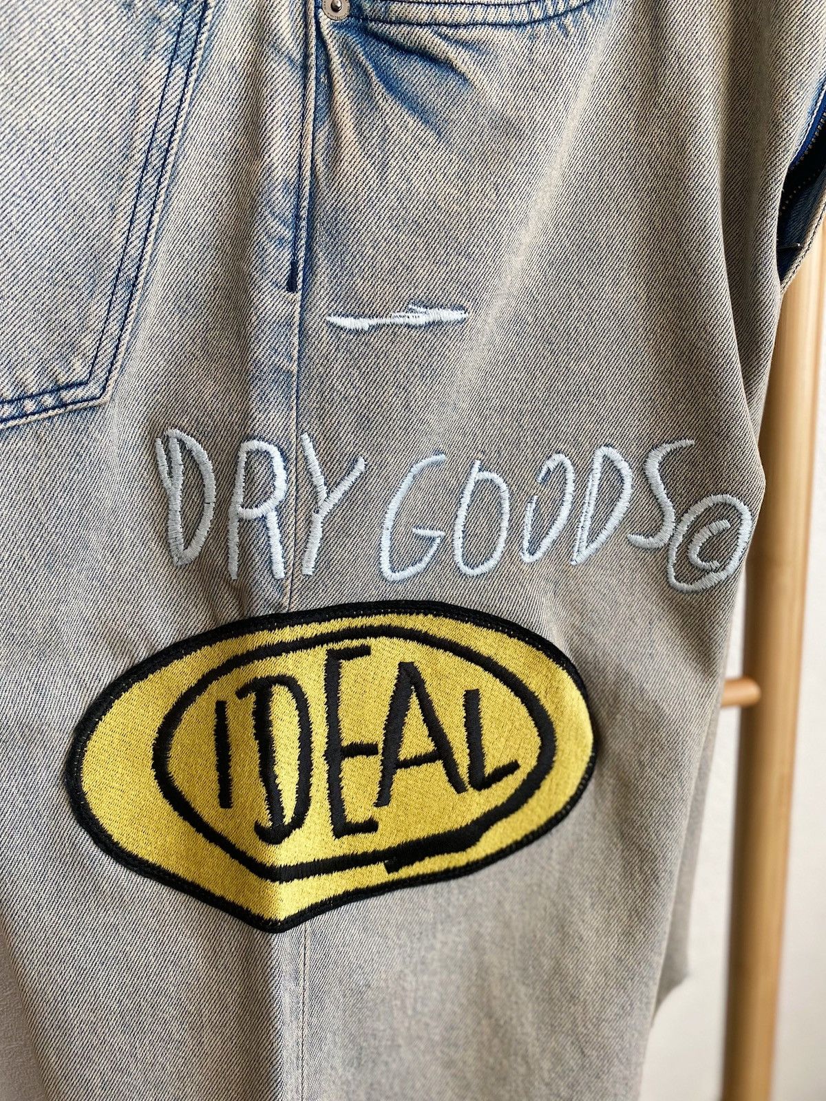 H&M × Jean-Michel Basquiat × Who Decides War Who Decides War bootcut loose jeans H&M x Basquiat x Ev&Tela Size US 31 - 12 Thumbnail