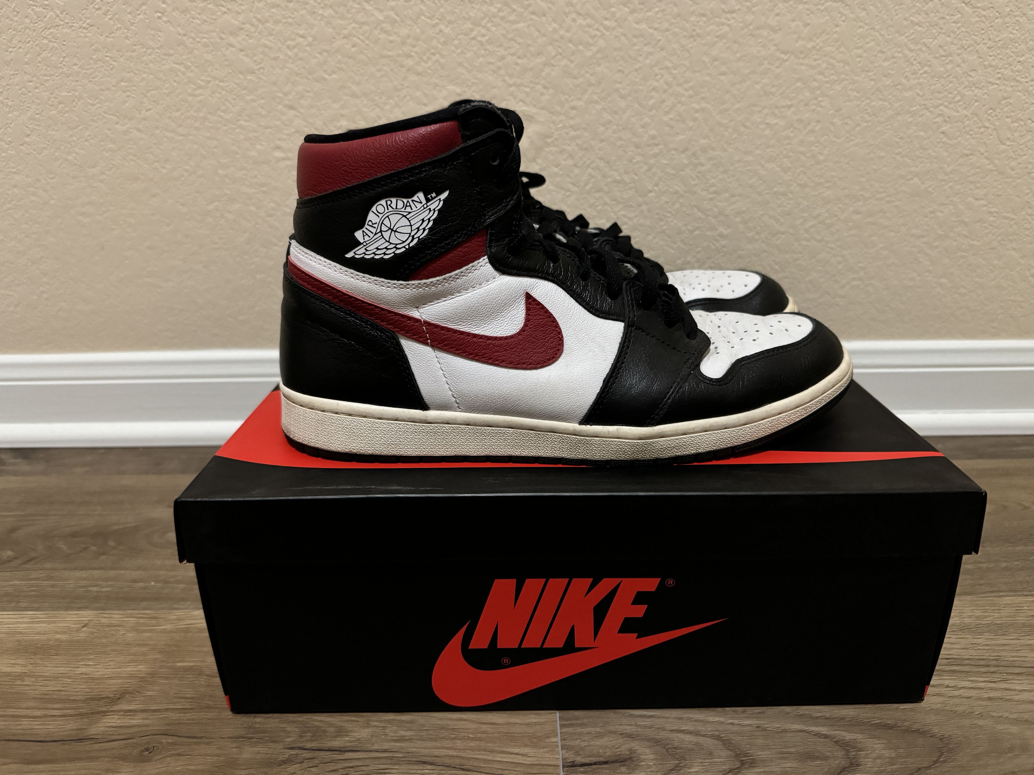 Jordan Brand Jordan 1 Retro High (Black Gym Red) Size US 11 / EU 44 - 3 Thumbnail