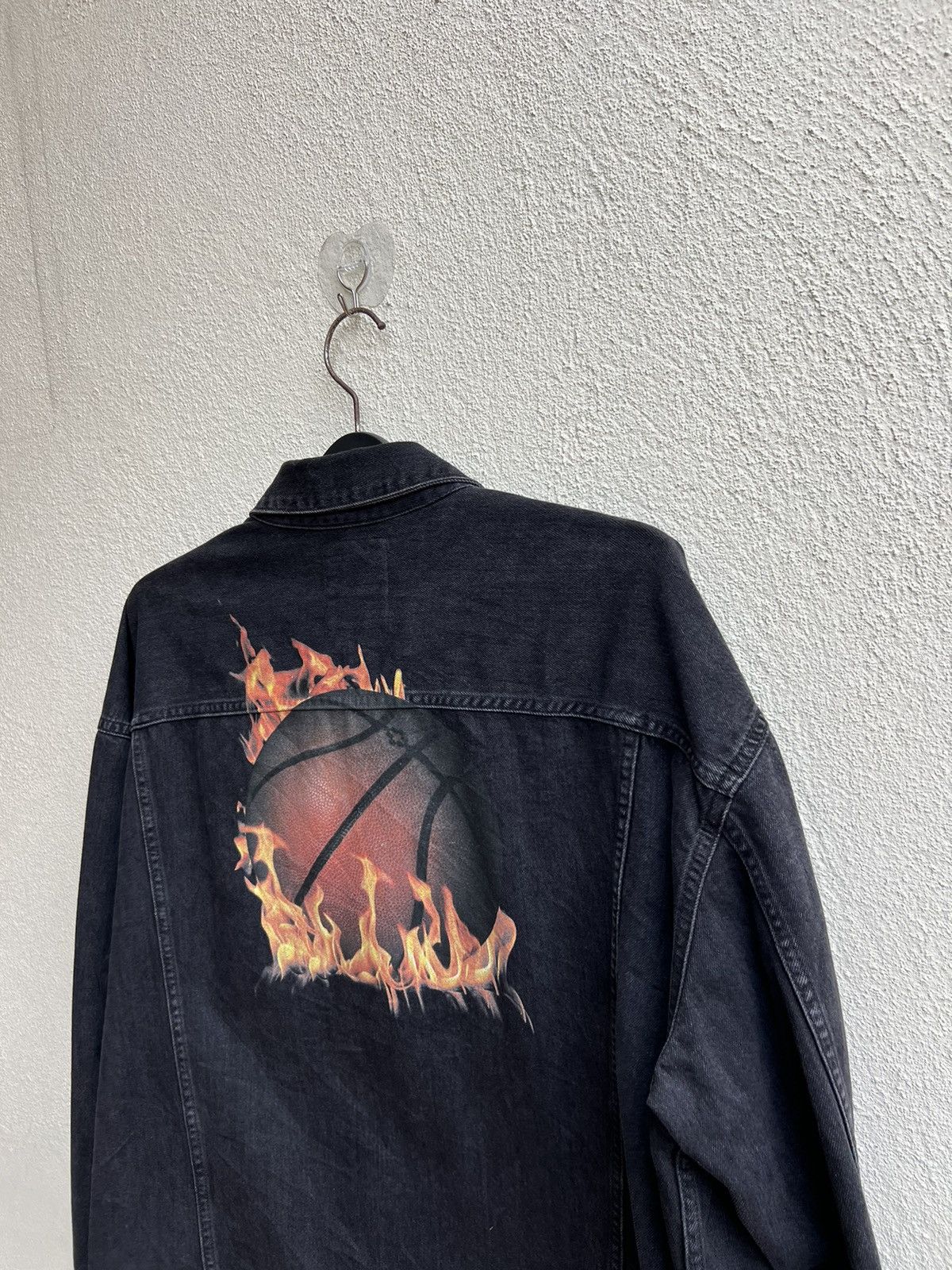 Marcelo Burlon Burning 🔥 Basketball Fade Black Denim Trucker Jacket Size US XXL / EU 58 / 5 - 13 Thumbnail