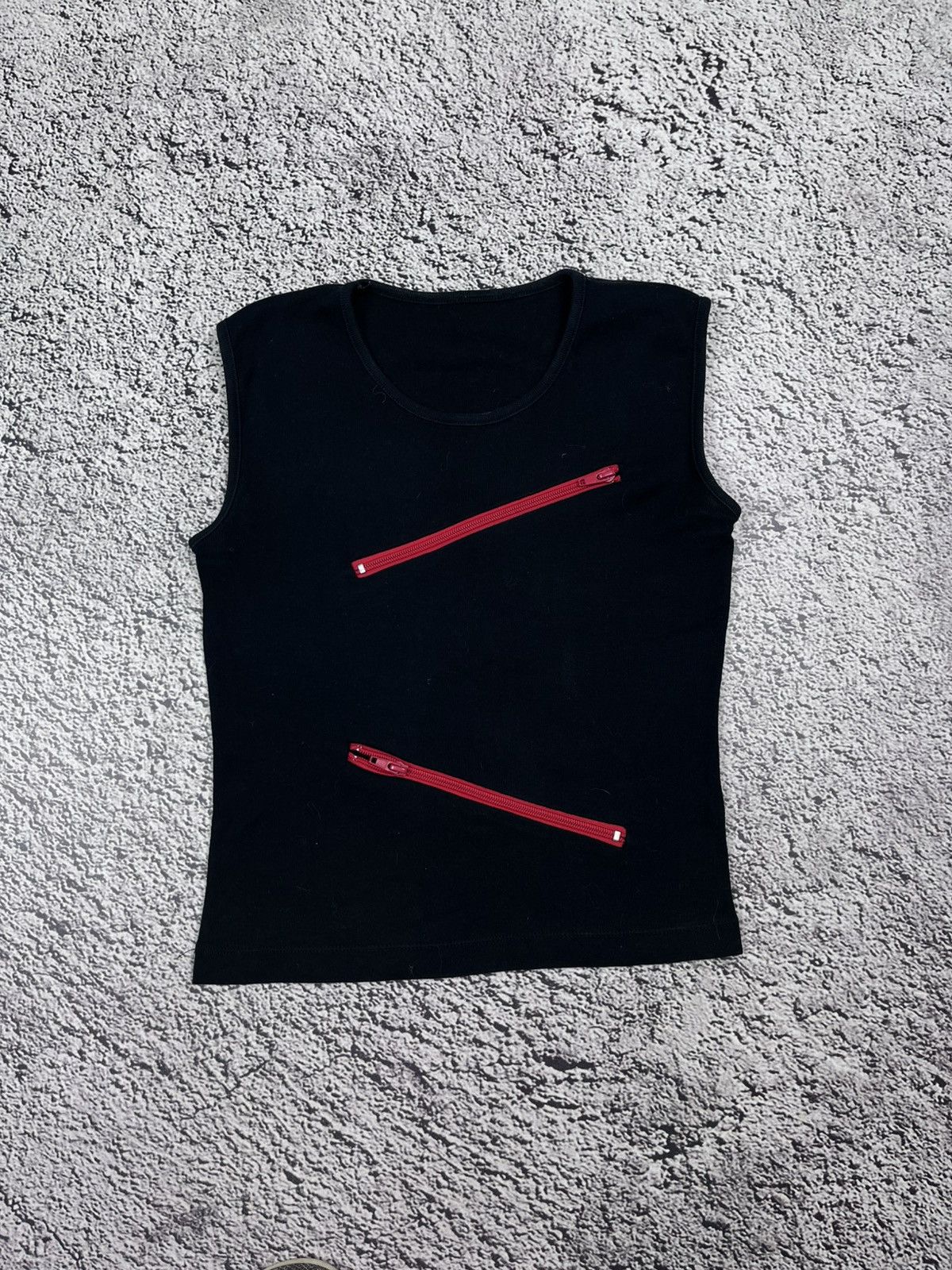 Japanese Brand Vintage 2000s Black Emo Gothic Sexy Cropped Zip Tank Top S Size S / US 4 / IT 40 - 1 Thumbnail