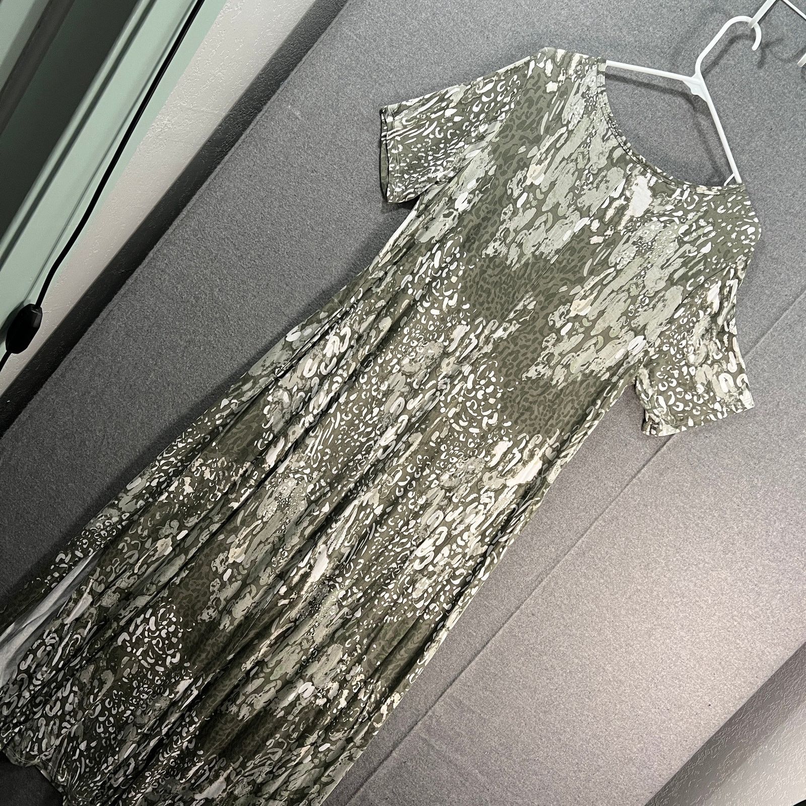 Other Belle by Kim Gravel Tall Print or Solid V-Neck Maxi Dress Size S / US 4 / IT 40 - 2 Thumbnail
