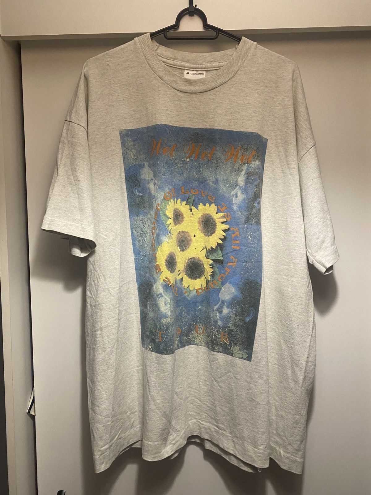Vintage Vintage wet wet wet love is all around under license tee 90s Size US XL / EU 56 / 4 - 1 Thumbnail
