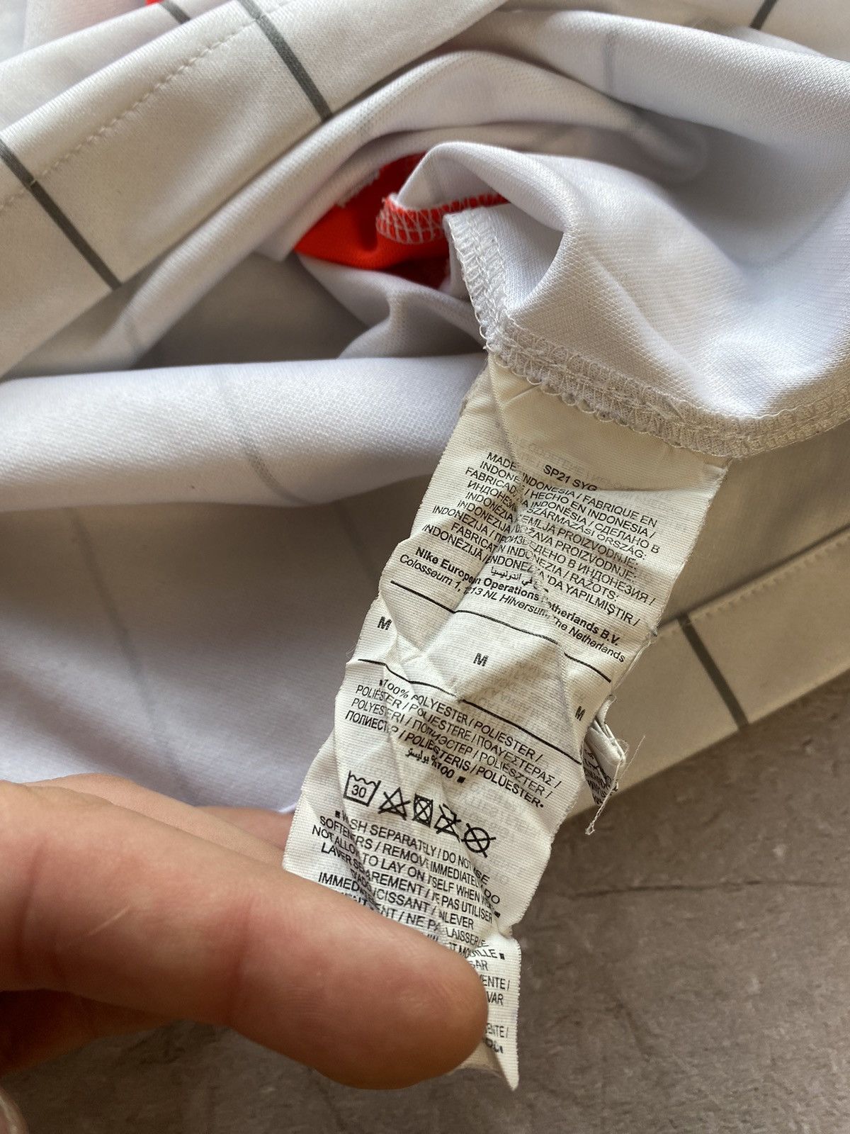 Nike × Vintage Rare Nike Liverpool FC Stadium Air Max White Soccer Jersey Size US M / EU 48-50 / 2 - 11 Thumbnail