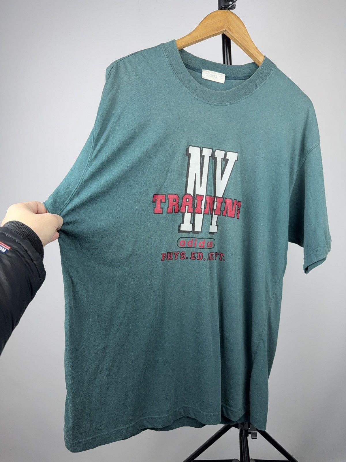 Adidas Retro Vintage 90s Adidas Training NY Phys Ed Graphic Tee Size US L / EU 52-54 / 3 - 3 Thumbnail
