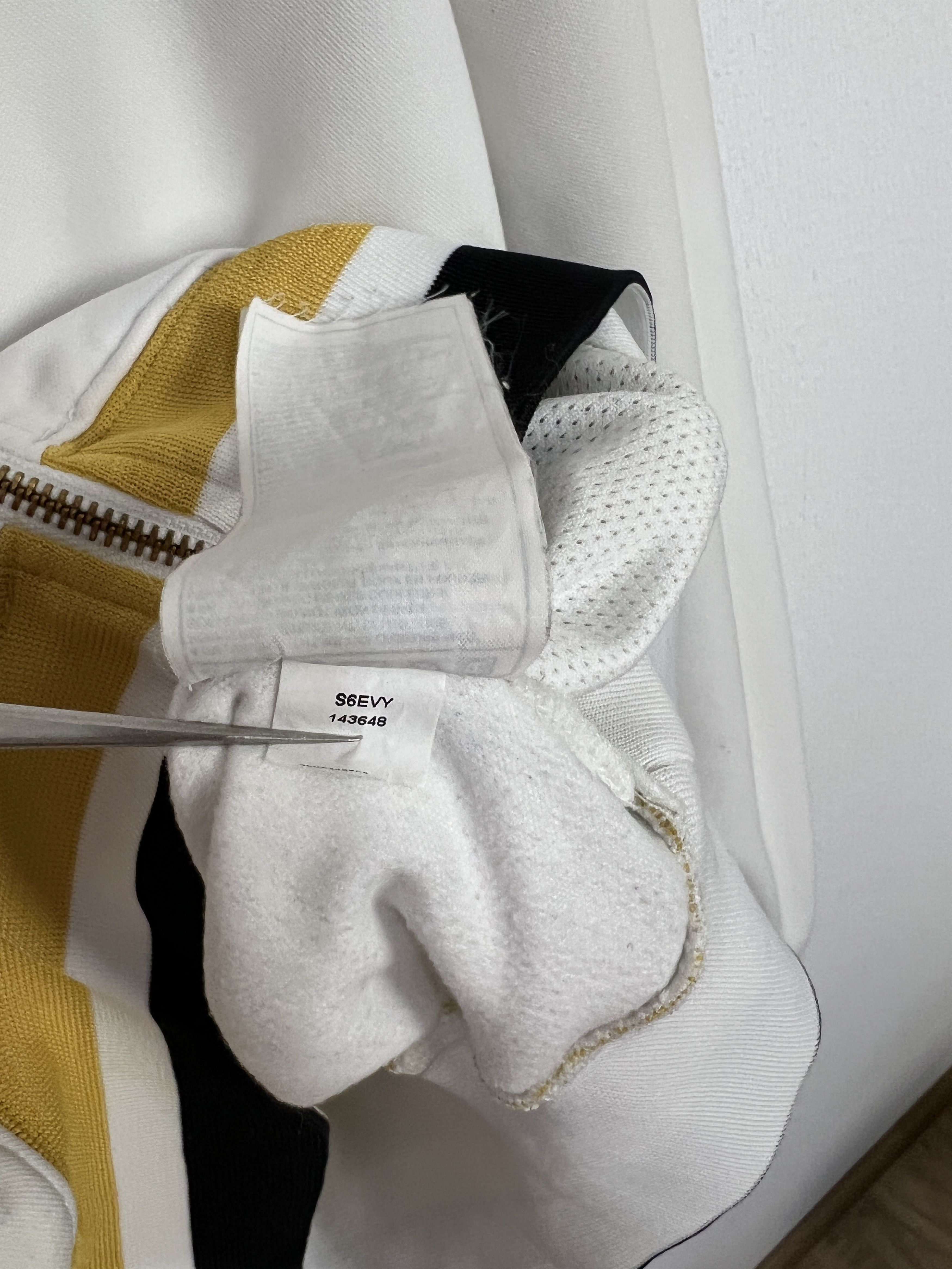 Nike Vintage Nike Borussia Dortmund White Bomber Jacket Football Size US M / EU 48-50 / 2 - 12 Thumbnail